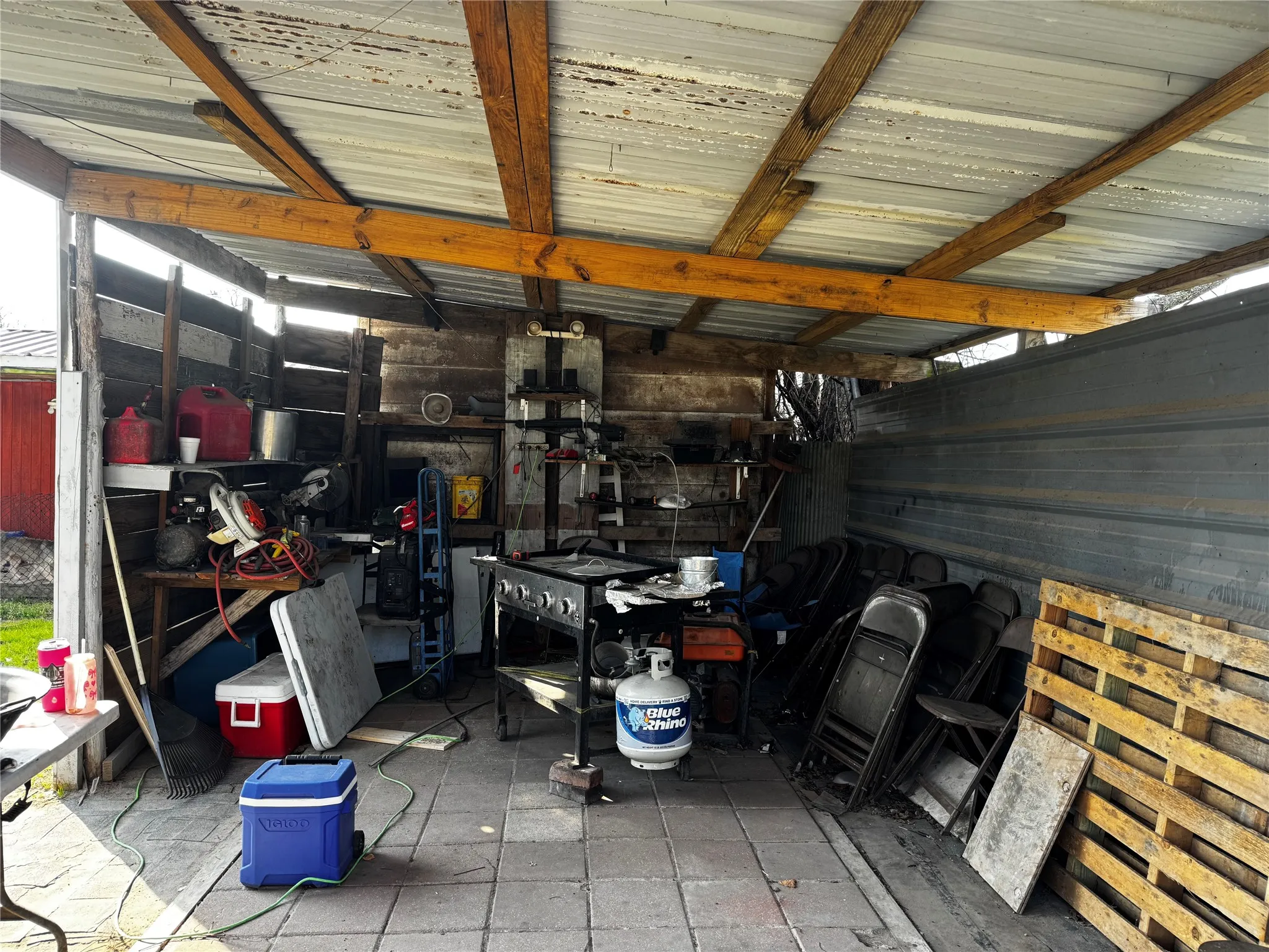Single Family Residence For Sale in Titus County , 108 N Ellis Ave Avenue, Mt Pleasant, Texas 75455, 7 Bedroom, 4 Bathroom, Garage spaces, 2,139 Sqft, built in 1972, Price $199,000, mls#21284955, Real Estate Agent in Mt Pleasant, Homes For Sale in Titus county, Homes For Sale in Mt Pleasant, Realtor in Mt Pleasant Texas, Real Estate Brokerage Independent Realty Texas, Luminita Cordes Realtor