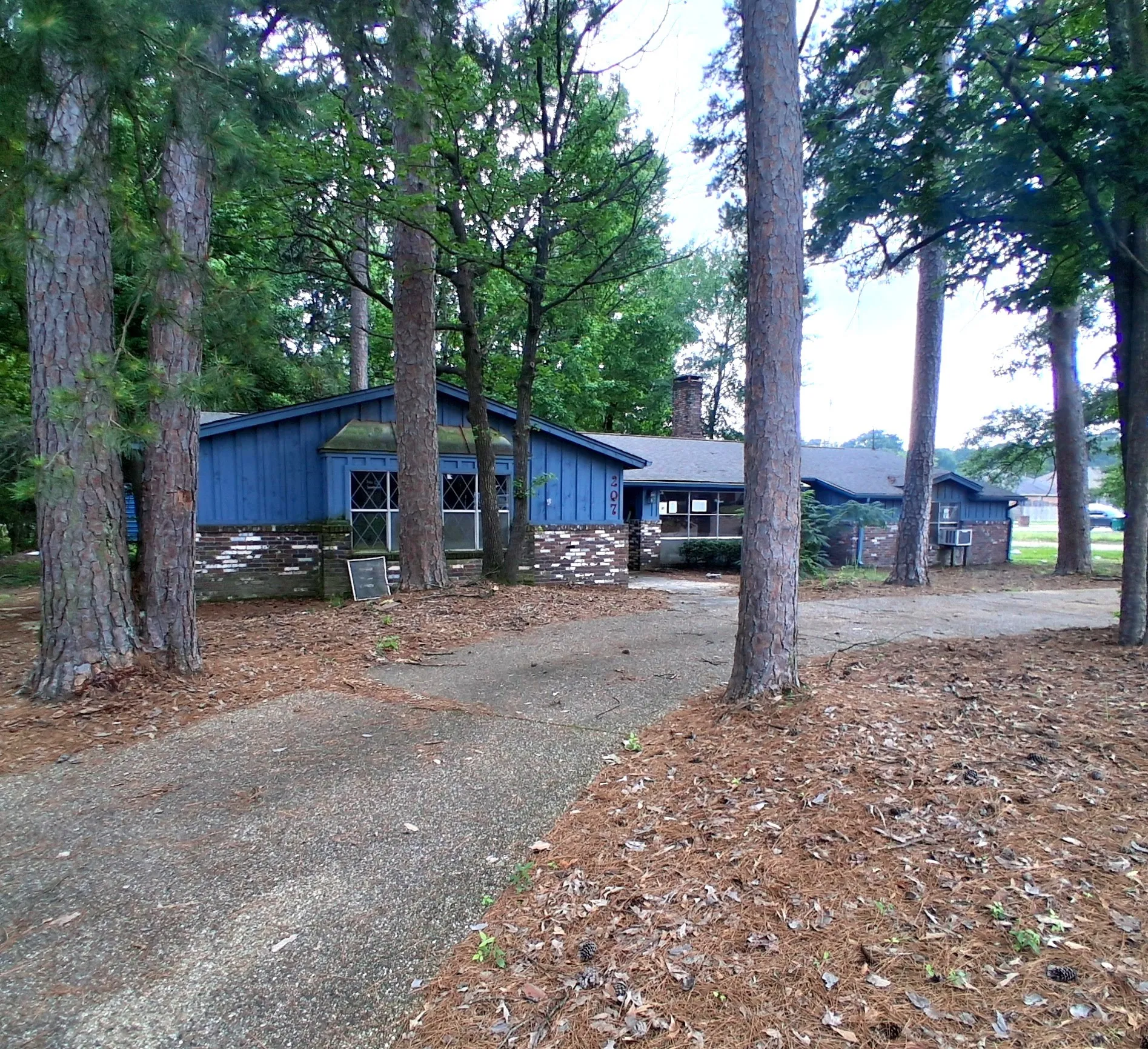 Single Family Residence For Sale in Bowie County , 207 Wildwood Drive, Texarkana, Texas 75501, 4 Bedroom, 3 Bathroom, Garage spaces, 2,877 Sqft, built in 1965, mls#21292346, Real Estate Agent in Texarkana, Homes For Sale in Bowie county, Homes For Sale in Texarkana, Realtor in Texarkana Texas, Real Estate Brokerage Independent Realty Texas, Luminita Cordes Realtor
