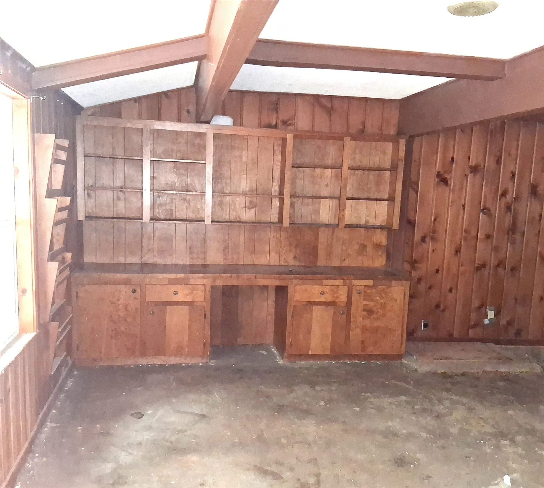 Single Family Residence For Sale in Bowie County , 207 Wildwood Drive, Texarkana, Texas 75501, 4 Bedroom, 3 Bathroom, Garage spaces, 2,877 Sqft, built in 1965, mls#21292346, Real Estate Agent in Texarkana, Homes For Sale in Bowie county, Homes For Sale in Texarkana, Realtor in Texarkana Texas, Real Estate Brokerage Independent Realty Texas, Luminita Cordes Realtor
