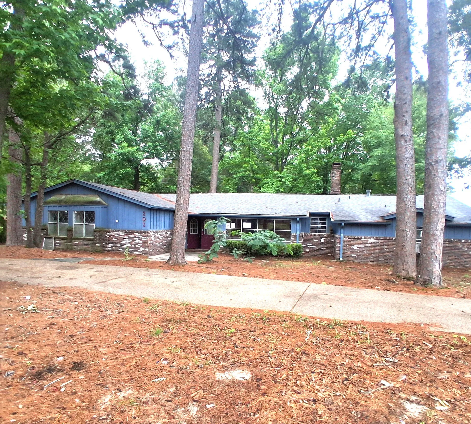 Single Family Residence For Sale in Bowie County , 207 Wildwood Drive, Texarkana, Texas 75501, 4 Bedroom, 3 Bathroom, Garage spaces, 2,877 Sqft, built in 1965, mls#21292346, Real Estate Agent in Texarkana, Homes For Sale in Bowie county, Homes For Sale in Texarkana, Realtor in Texarkana Texas, Real Estate Brokerage Independent Realty Texas, Luminita Cordes Realtor