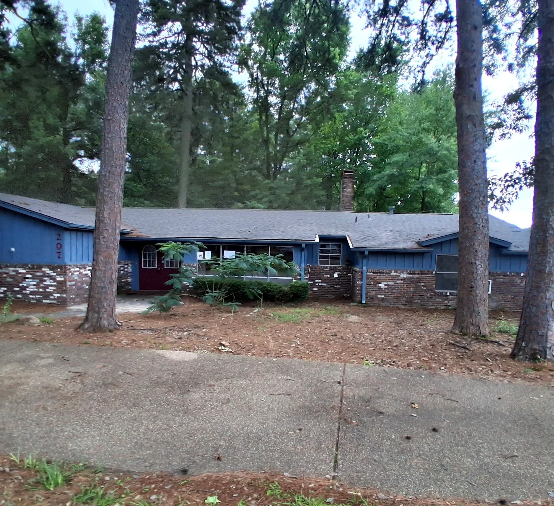 Single Family Residence For Sale in Bowie County , 207 Wildwood Drive, Texarkana, Texas 75501, 4 Bedroom, 3 Bathroom, Garage spaces, 2,877 Sqft, built in 1965, mls#21292346, Real Estate Agent in Texarkana, Homes For Sale in Bowie county, Homes For Sale in Texarkana, Realtor in Texarkana Texas, Real Estate Brokerage Independent Realty Texas, Luminita Cordes Realtor