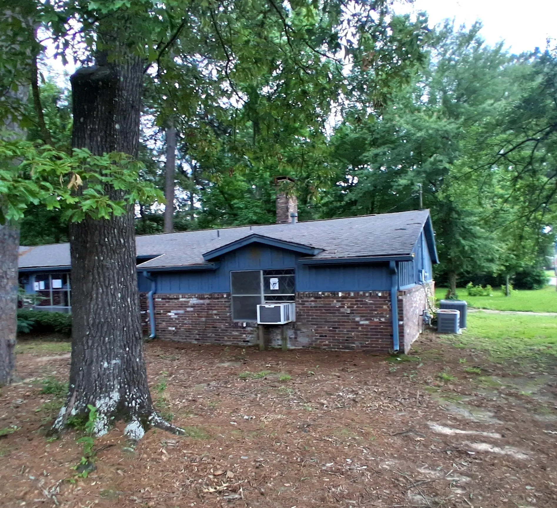 Single Family Residence For Sale in Bowie County , 207 Wildwood Drive, Texarkana, Texas 75501, 4 Bedroom, 3 Bathroom, Garage spaces, 2,877 Sqft, built in 1965, mls#21292346, Real Estate Agent in Texarkana, Homes For Sale in Bowie county, Homes For Sale in Texarkana, Realtor in Texarkana Texas, Real Estate Brokerage Independent Realty Texas, Luminita Cordes Realtor