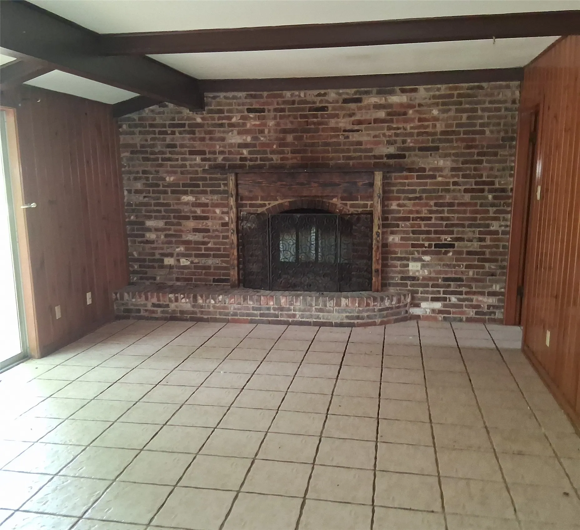 Single Family Residence For Sale in Bowie County , 207 Wildwood Drive, Texarkana, Texas 75501, 4 Bedroom, 3 Bathroom, Garage spaces, 2,877 Sqft, built in 1965, mls#21292346, Real Estate Agent in Texarkana, Homes For Sale in Bowie county, Homes For Sale in Texarkana, Realtor in Texarkana Texas, Real Estate Brokerage Independent Realty Texas, Luminita Cordes Realtor