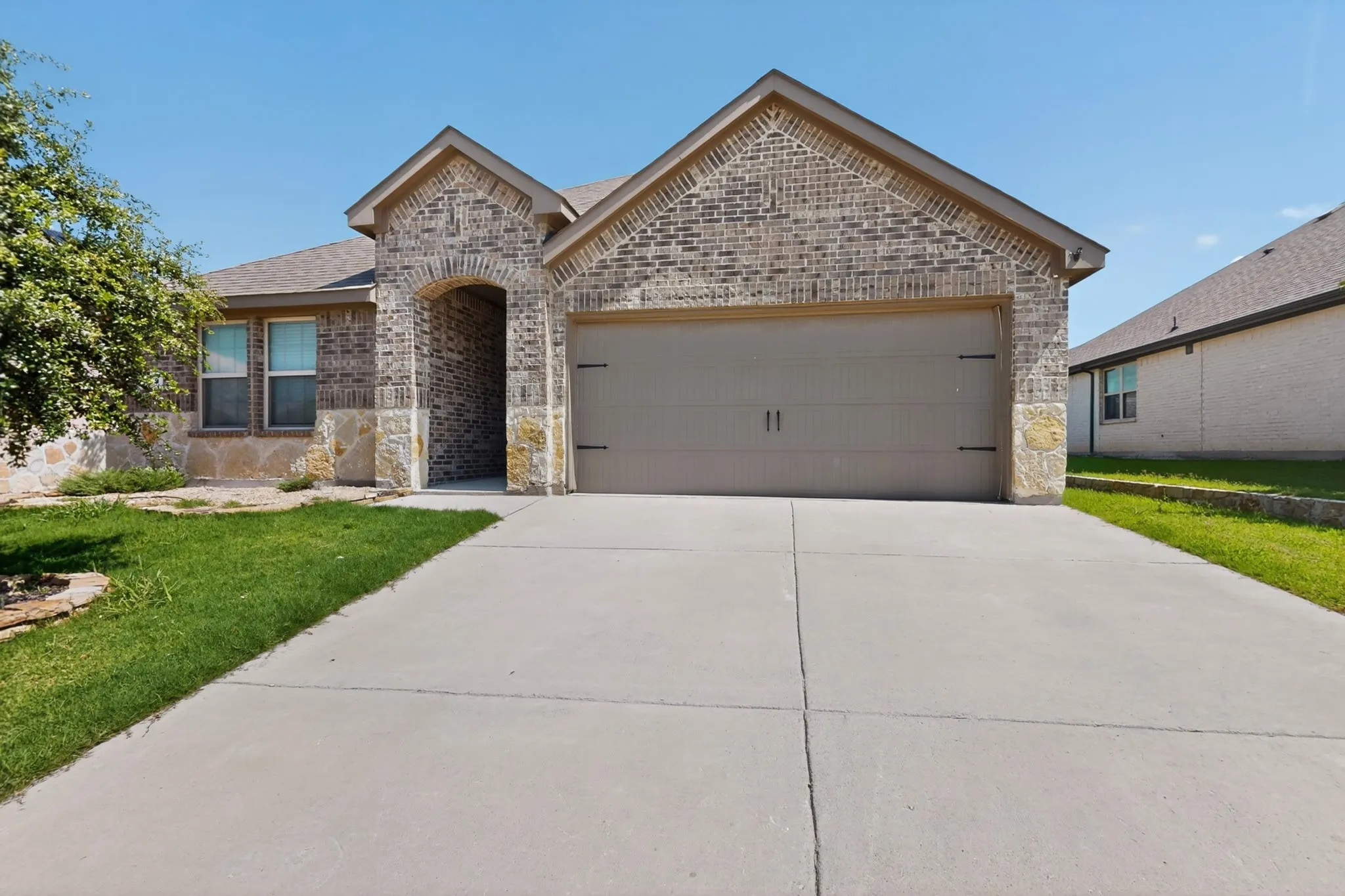 Single Family Residence For Sale in Rockwall County , 430 Forestridge Drive, Fate, Texas 75087, 4 Bedroom, 2 Bathroom, 2 Garage spaces, 2,061 Sqft, built in 2020, mls#21294196, Real Estate Agent in Fate, Homes For Sale in Rockwall county, Homes For Sale in Fate, Realtor in Fate Texas, Real Estate Brokerage Independent Realty Texas, Luminita Cordes Realtor