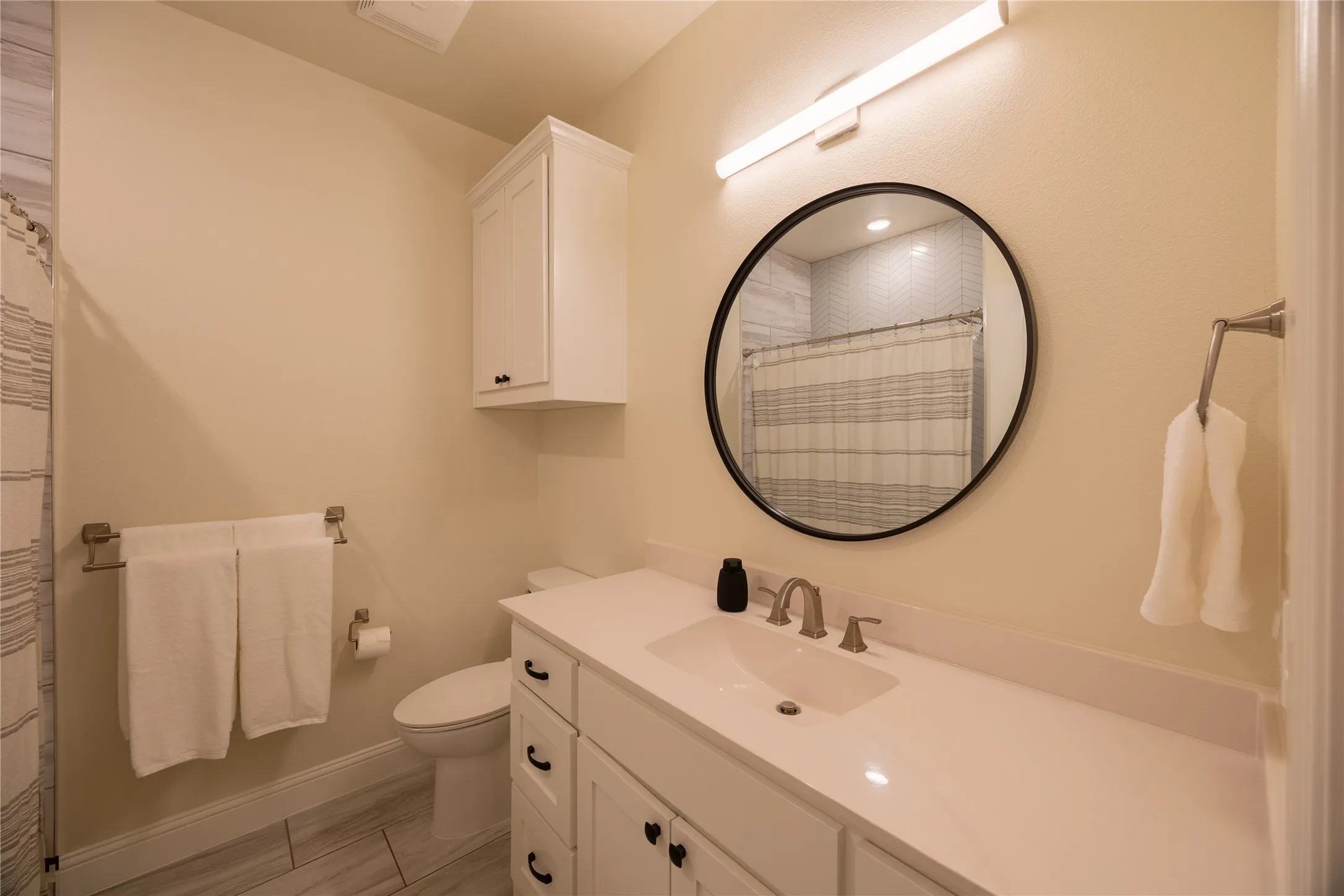 Single Family Residence For Sale in Parker County , 354 Glade Valley, Azle, Texas 76020, 4 Bedroom, 4 Bathroom, 3 Garage spaces, 2,611 Sqft, built in 2022, mls#21294326, Real Estate Agent in Azle, Homes For Sale in Parker county, Homes For Sale in Azle, Realtor in Azle Texas, Real Estate Brokerage Independent Realty Texas, Luminita Cordes Realtor