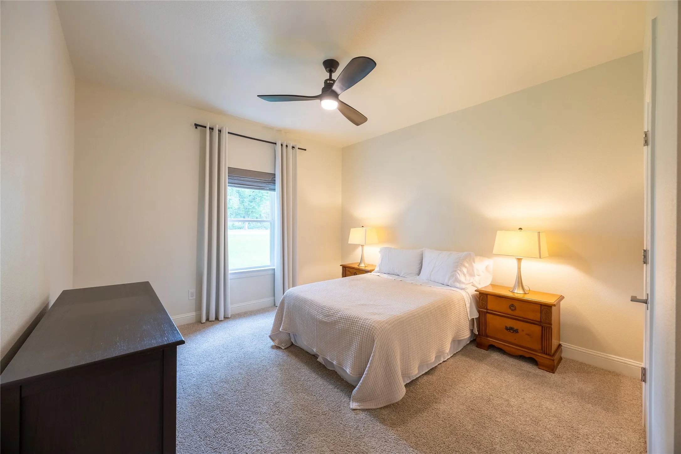 Single Family Residence For Sale in Parker County , 354 Glade Valley, Azle, Texas 76020, 4 Bedroom, 4 Bathroom, 3 Garage spaces, 2,611 Sqft, built in 2022, mls#21294326, Real Estate Agent in Azle, Homes For Sale in Parker county, Homes For Sale in Azle, Realtor in Azle Texas, Real Estate Brokerage Independent Realty Texas, Luminita Cordes Realtor