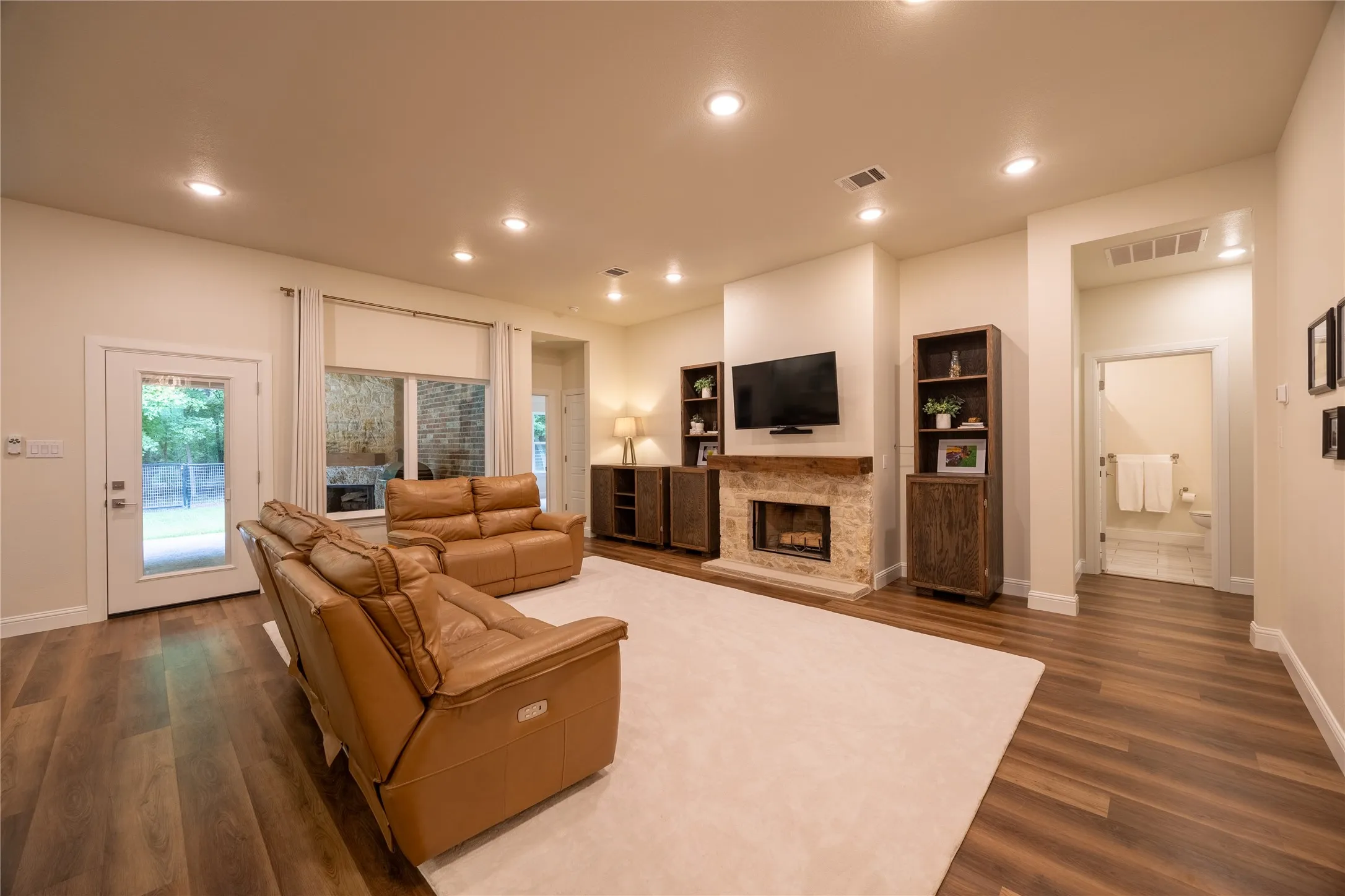 Single Family Residence For Sale in Parker County , 354 Glade Valley, Azle, Texas 76020, 4 Bedroom, 4 Bathroom, 3 Garage spaces, 2,611 Sqft, built in 2022, mls#21294326, Real Estate Agent in Azle, Homes For Sale in Parker county, Homes For Sale in Azle, Realtor in Azle Texas, Real Estate Brokerage Independent Realty Texas, Luminita Cordes Realtor