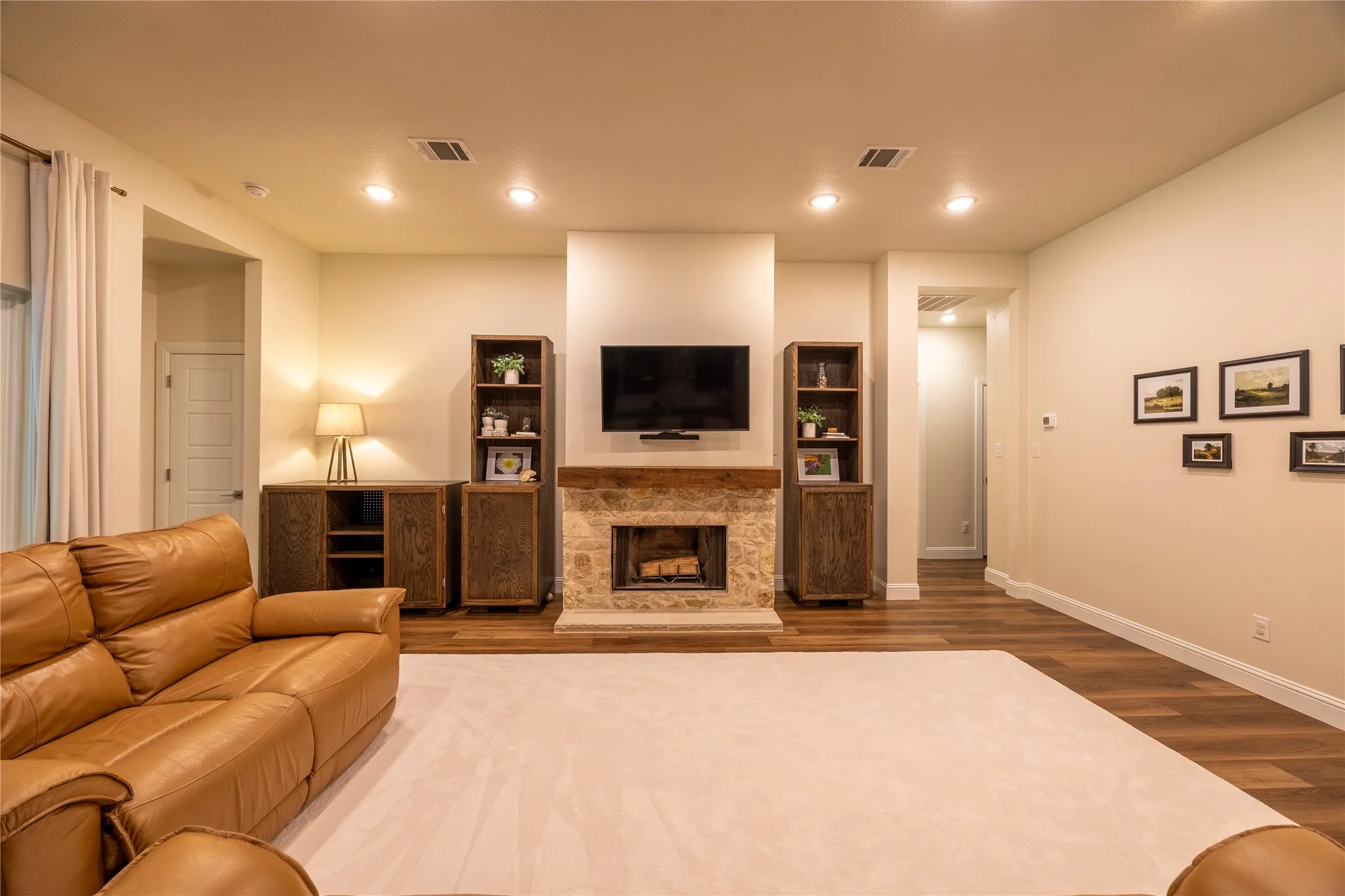 Single Family Residence For Sale in Parker County , 354 Glade Valley, Azle, Texas 76020, 4 Bedroom, 4 Bathroom, 3 Garage spaces, 2,611 Sqft, built in 2022, mls#21294326, Real Estate Agent in Azle, Homes For Sale in Parker county, Homes For Sale in Azle, Realtor in Azle Texas, Real Estate Brokerage Independent Realty Texas, Luminita Cordes Realtor