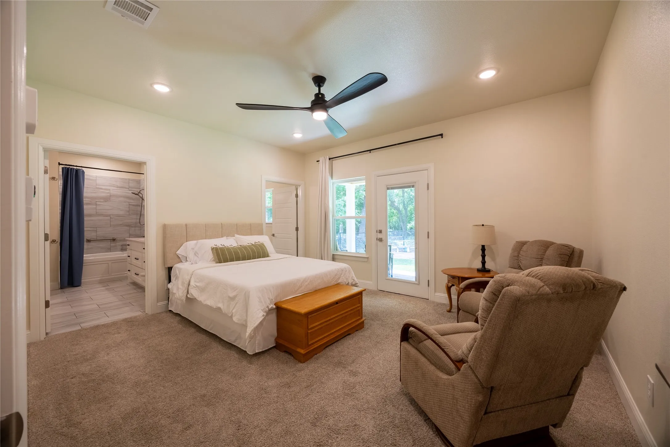 Single Family Residence For Sale in Parker County , 354 Glade Valley, Azle, Texas 76020, 4 Bedroom, 4 Bathroom, 3 Garage spaces, 2,611 Sqft, built in 2022, mls#21294326, Real Estate Agent in Azle, Homes For Sale in Parker county, Homes For Sale in Azle, Realtor in Azle Texas, Real Estate Brokerage Independent Realty Texas, Luminita Cordes Realtor