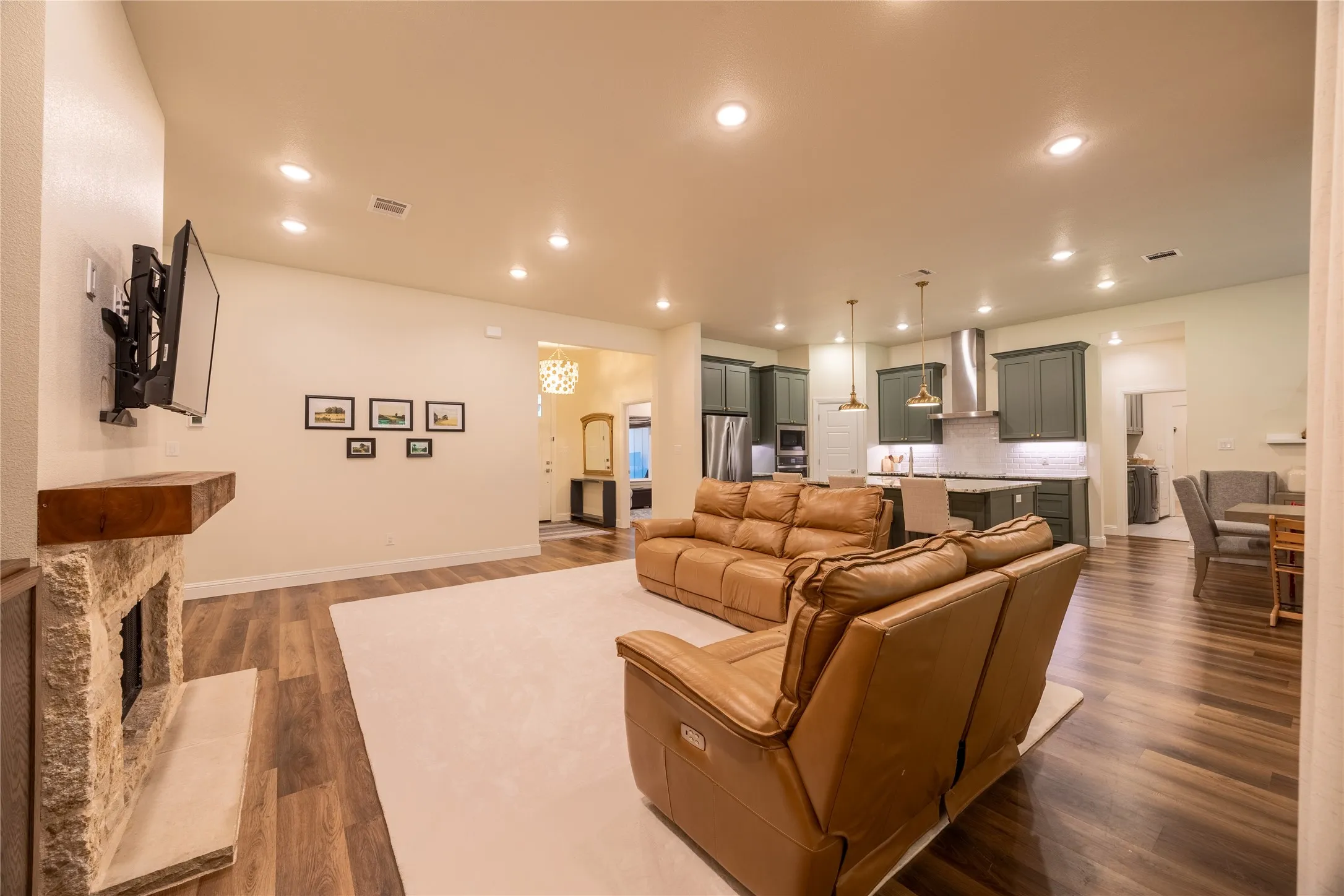 Single Family Residence For Sale in Parker County , 354 Glade Valley, Azle, Texas 76020, 4 Bedroom, 4 Bathroom, 3 Garage spaces, 2,611 Sqft, built in 2022, mls#21294326, Real Estate Agent in Azle, Homes For Sale in Parker county, Homes For Sale in Azle, Realtor in Azle Texas, Real Estate Brokerage Independent Realty Texas, Luminita Cordes Realtor