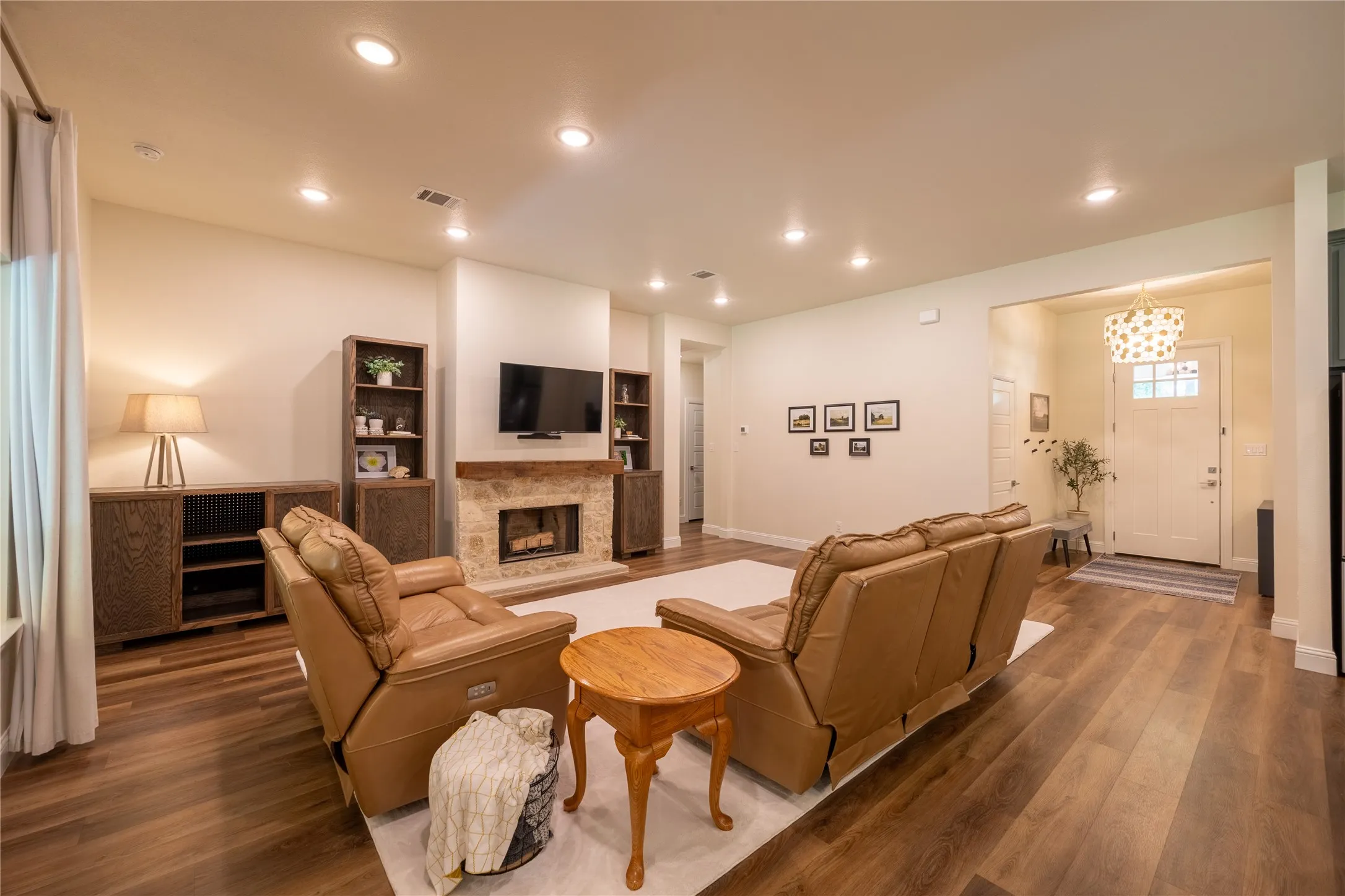 Single Family Residence For Sale in Parker County , 354 Glade Valley, Azle, Texas 76020, 4 Bedroom, 4 Bathroom, 3 Garage spaces, 2,611 Sqft, built in 2022, mls#21294326, Real Estate Agent in Azle, Homes For Sale in Parker county, Homes For Sale in Azle, Realtor in Azle Texas, Real Estate Brokerage Independent Realty Texas, Luminita Cordes Realtor