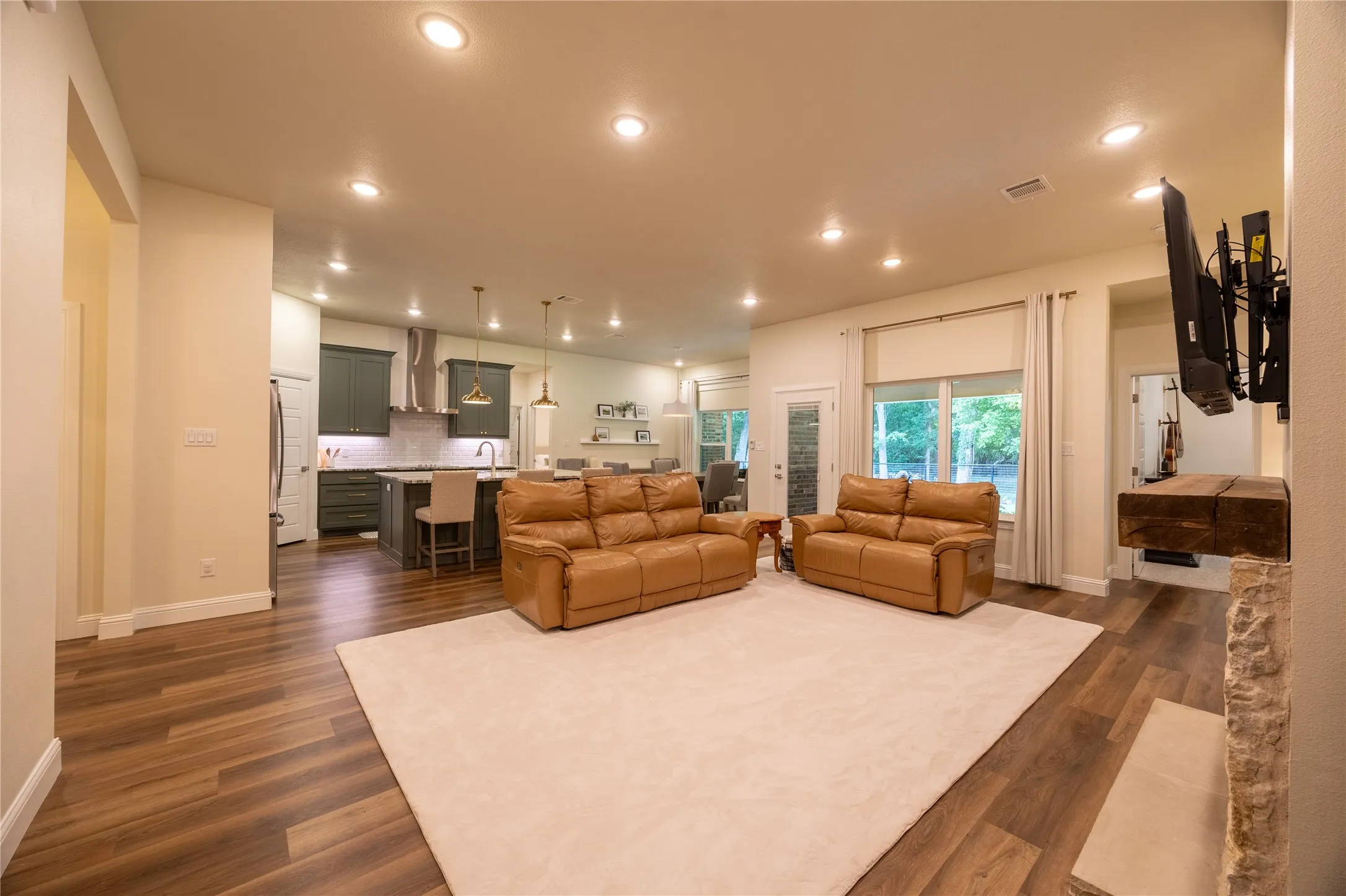 Single Family Residence For Sale in Parker County , 354 Glade Valley, Azle, Texas 76020, 4 Bedroom, 4 Bathroom, 3 Garage spaces, 2,611 Sqft, built in 2022, mls#21294326, Real Estate Agent in Azle, Homes For Sale in Parker county, Homes For Sale in Azle, Realtor in Azle Texas, Real Estate Brokerage Independent Realty Texas, Luminita Cordes Realtor