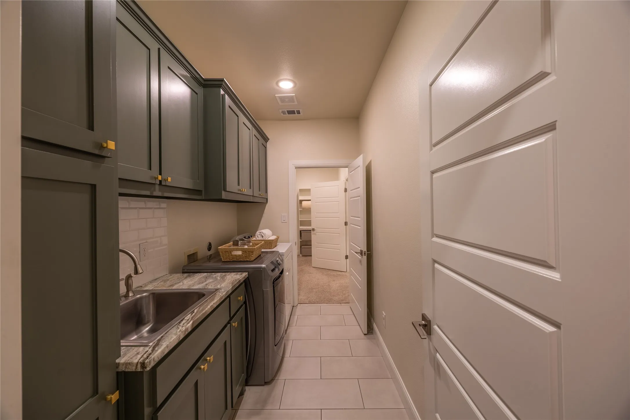 Single Family Residence For Sale in Parker County , 354 Glade Valley, Azle, Texas 76020, 4 Bedroom, 4 Bathroom, 3 Garage spaces, 2,611 Sqft, built in 2022, mls#21294326, Real Estate Agent in Azle, Homes For Sale in Parker county, Homes For Sale in Azle, Realtor in Azle Texas, Real Estate Brokerage Independent Realty Texas, Luminita Cordes Realtor