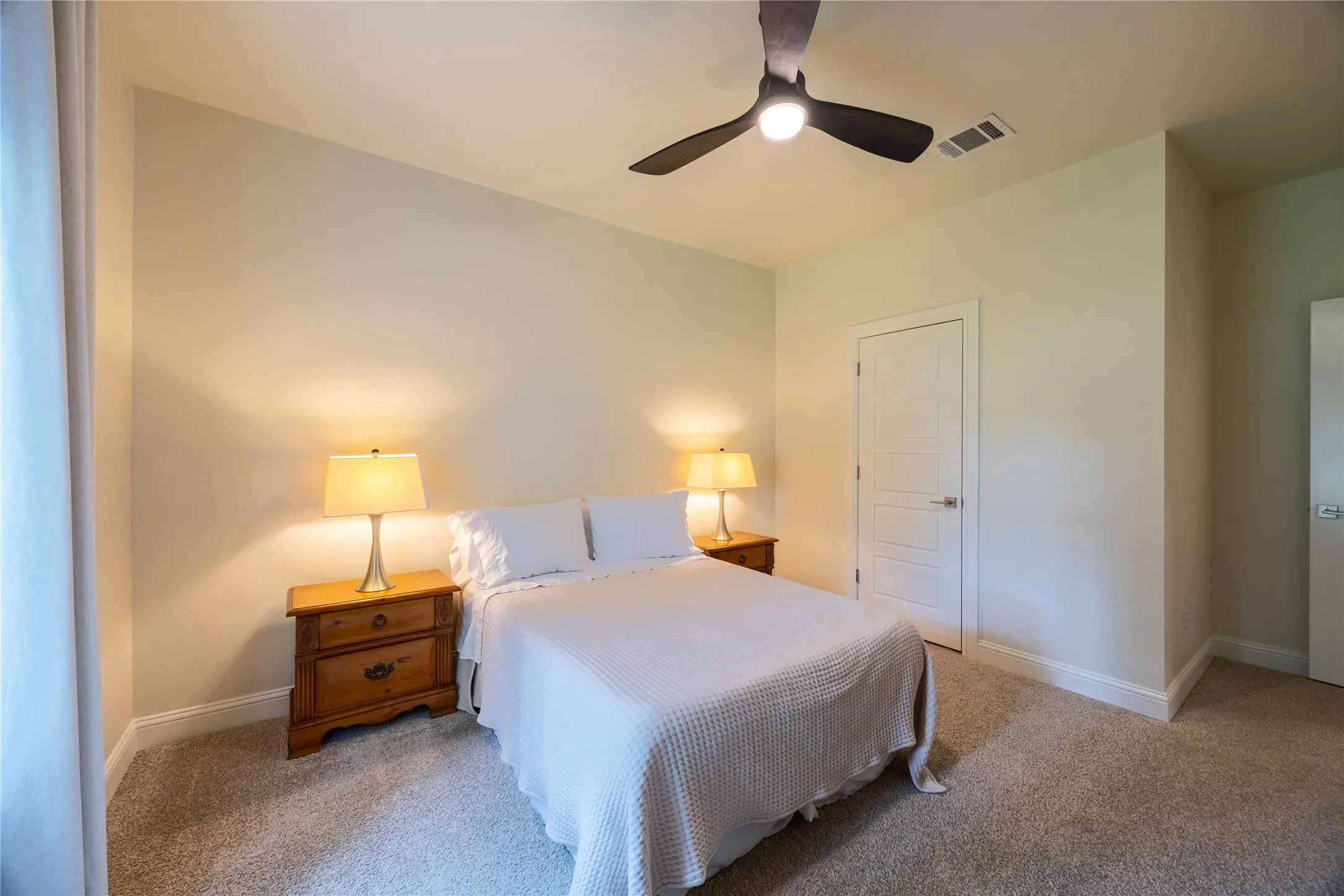 Single Family Residence For Sale in Parker County , 354 Glade Valley, Azle, Texas 76020, 4 Bedroom, 4 Bathroom, 3 Garage spaces, 2,611 Sqft, built in 2022, mls#21294326, Real Estate Agent in Azle, Homes For Sale in Parker county, Homes For Sale in Azle, Realtor in Azle Texas, Real Estate Brokerage Independent Realty Texas, Luminita Cordes Realtor