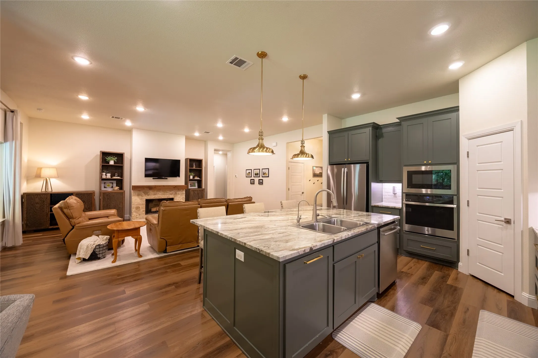 Single Family Residence For Sale in Parker County , 354 Glade Valley, Azle, Texas 76020, 4 Bedroom, 4 Bathroom, 3 Garage spaces, 2,611 Sqft, built in 2022, mls#21294326, Real Estate Agent in Azle, Homes For Sale in Parker county, Homes For Sale in Azle, Realtor in Azle Texas, Real Estate Brokerage Independent Realty Texas, Luminita Cordes Realtor