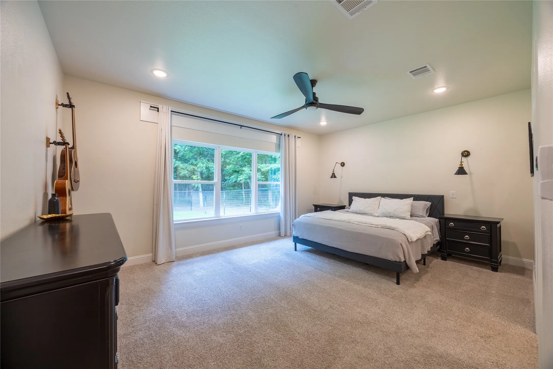 Single Family Residence For Sale in Parker County , 354 Glade Valley, Azle, Texas 76020, 4 Bedroom, 4 Bathroom, 3 Garage spaces, 2,611 Sqft, built in 2022, mls#21294326, Real Estate Agent in Azle, Homes For Sale in Parker county, Homes For Sale in Azle, Realtor in Azle Texas, Real Estate Brokerage Independent Realty Texas, Luminita Cordes Realtor