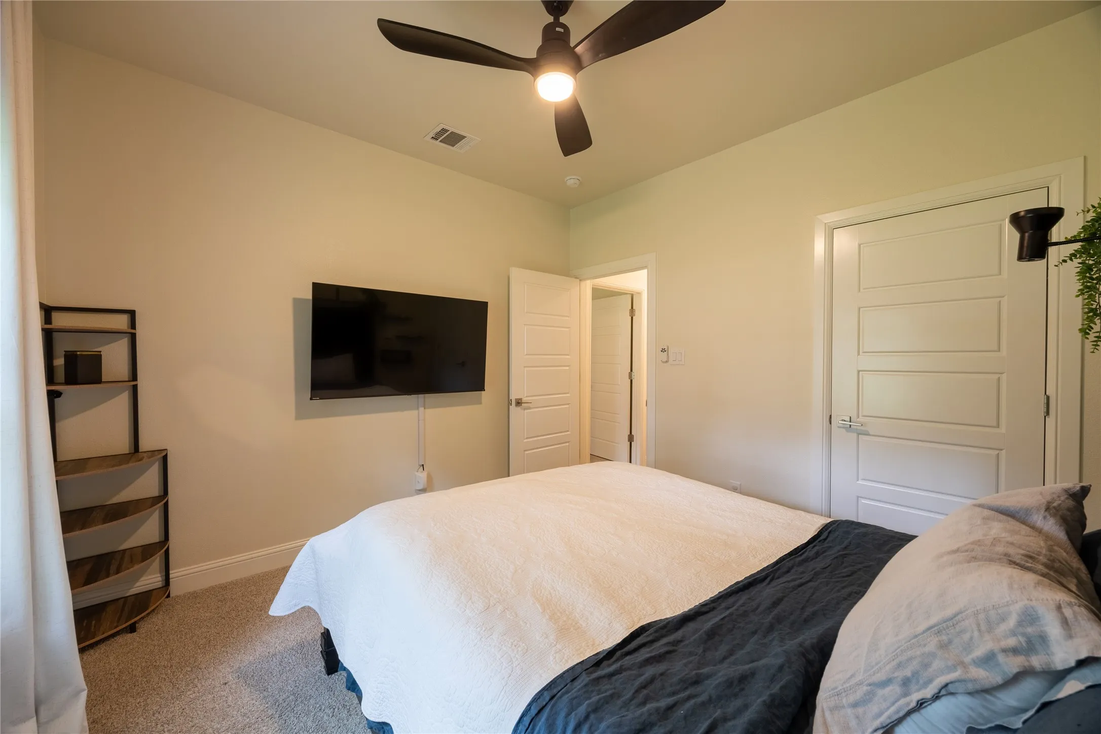 Single Family Residence For Sale in Parker County , 354 Glade Valley, Azle, Texas 76020, 4 Bedroom, 4 Bathroom, 3 Garage spaces, 2,611 Sqft, built in 2022, mls#21294326, Real Estate Agent in Azle, Homes For Sale in Parker county, Homes For Sale in Azle, Realtor in Azle Texas, Real Estate Brokerage Independent Realty Texas, Luminita Cordes Realtor
