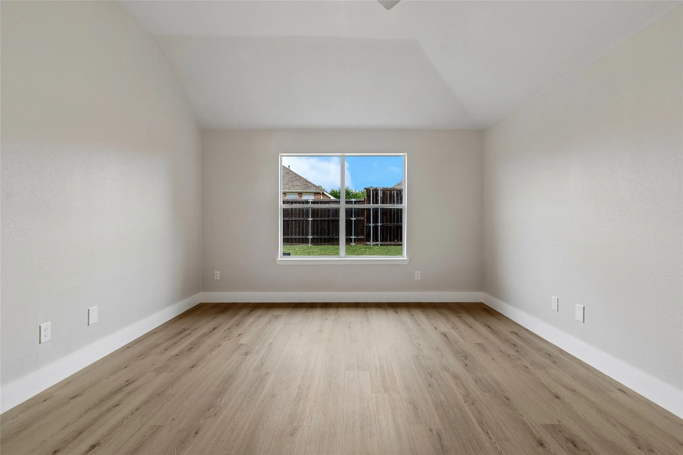 Single Family Residence For Rent in Denton County , 2825 Enchanted Eve Drive, Little Elm, Texas 75068, 4 Bedroom, 2 Bathroom, 2 Garage spaces, 1,980 Sqft, built in 2005, mls#21294342, Real Estate Agent in Little Elm, Homes For Rent in Denton county, Homes For Rent in Little Elm, Realtor in Little Elm Texas, Real Estate Brokerage Independent Realty Texas, Luminita Cordes Realtor