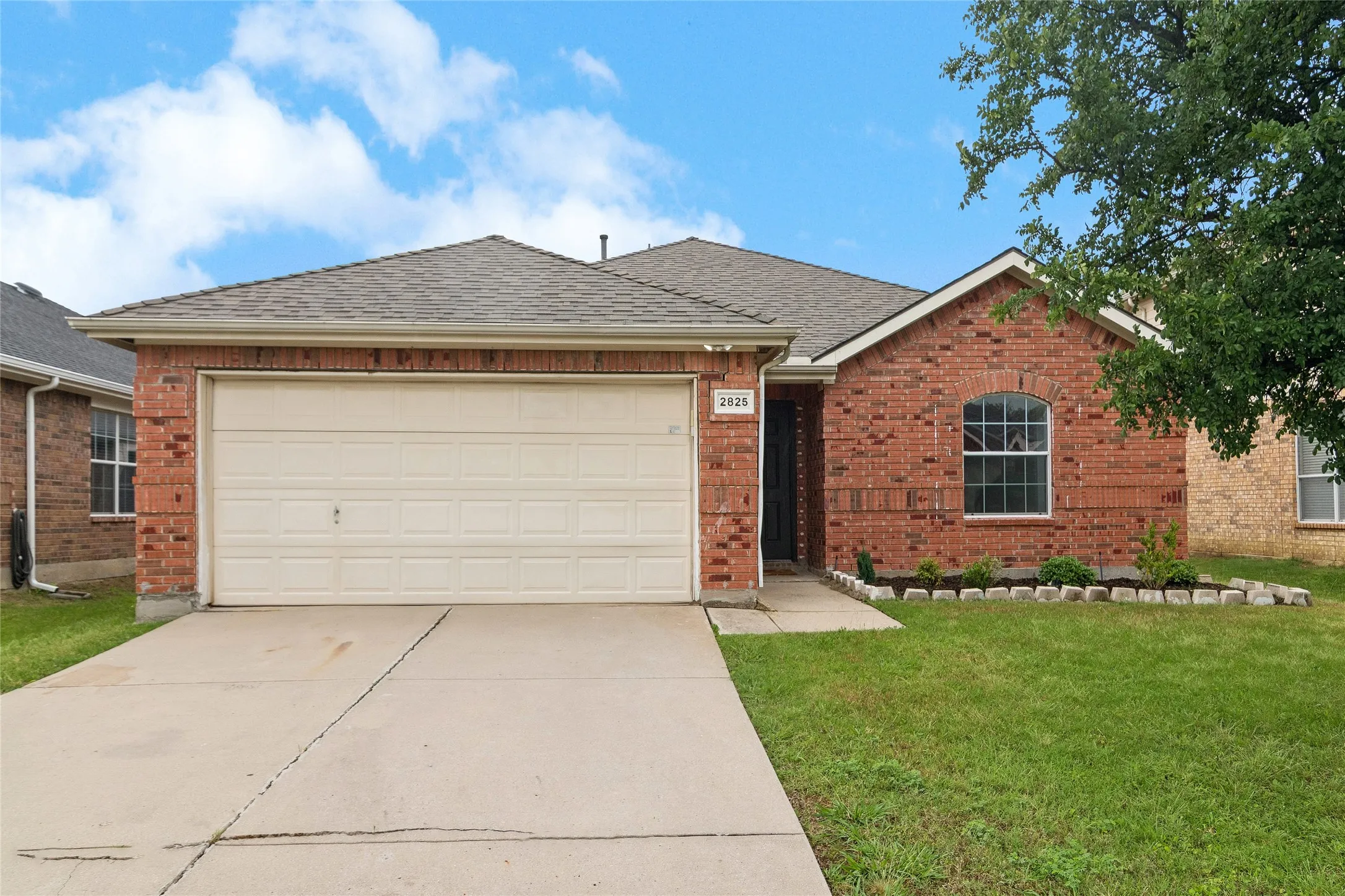 Single Family Residence For Rent in Denton County , 2825 Enchanted Eve Drive, Little Elm, Texas 75068, 4 Bedroom, 2 Bathroom, 2 Garage spaces, 1,980 Sqft, built in 2005, mls#21294342, Real Estate Agent in Little Elm, Homes For Rent in Denton county, Homes For Rent in Little Elm, Realtor in Little Elm Texas, Real Estate Brokerage Independent Realty Texas, Luminita Cordes Realtor