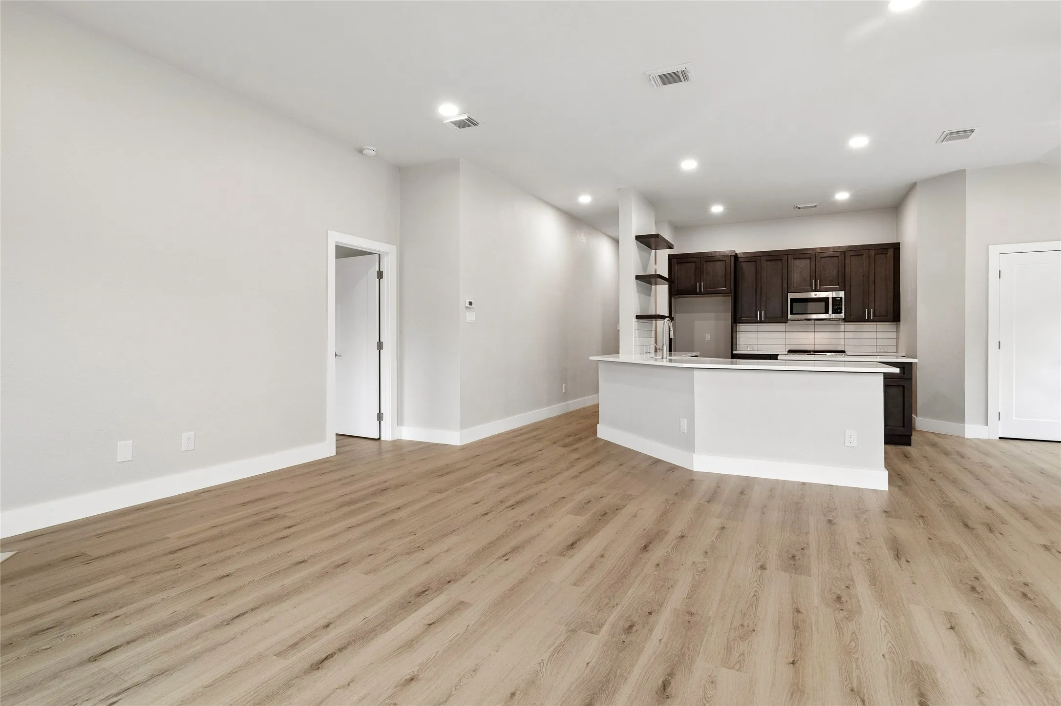 Single Family Residence For Rent in Denton County , 2825 Enchanted Eve Drive, Little Elm, Texas 75068, 4 Bedroom, 2 Bathroom, 2 Garage spaces, 1,980 Sqft, built in 2005, mls#21294342, Real Estate Agent in Little Elm, Homes For Rent in Denton county, Homes For Rent in Little Elm, Realtor in Little Elm Texas, Real Estate Brokerage Independent Realty Texas, Luminita Cordes Realtor