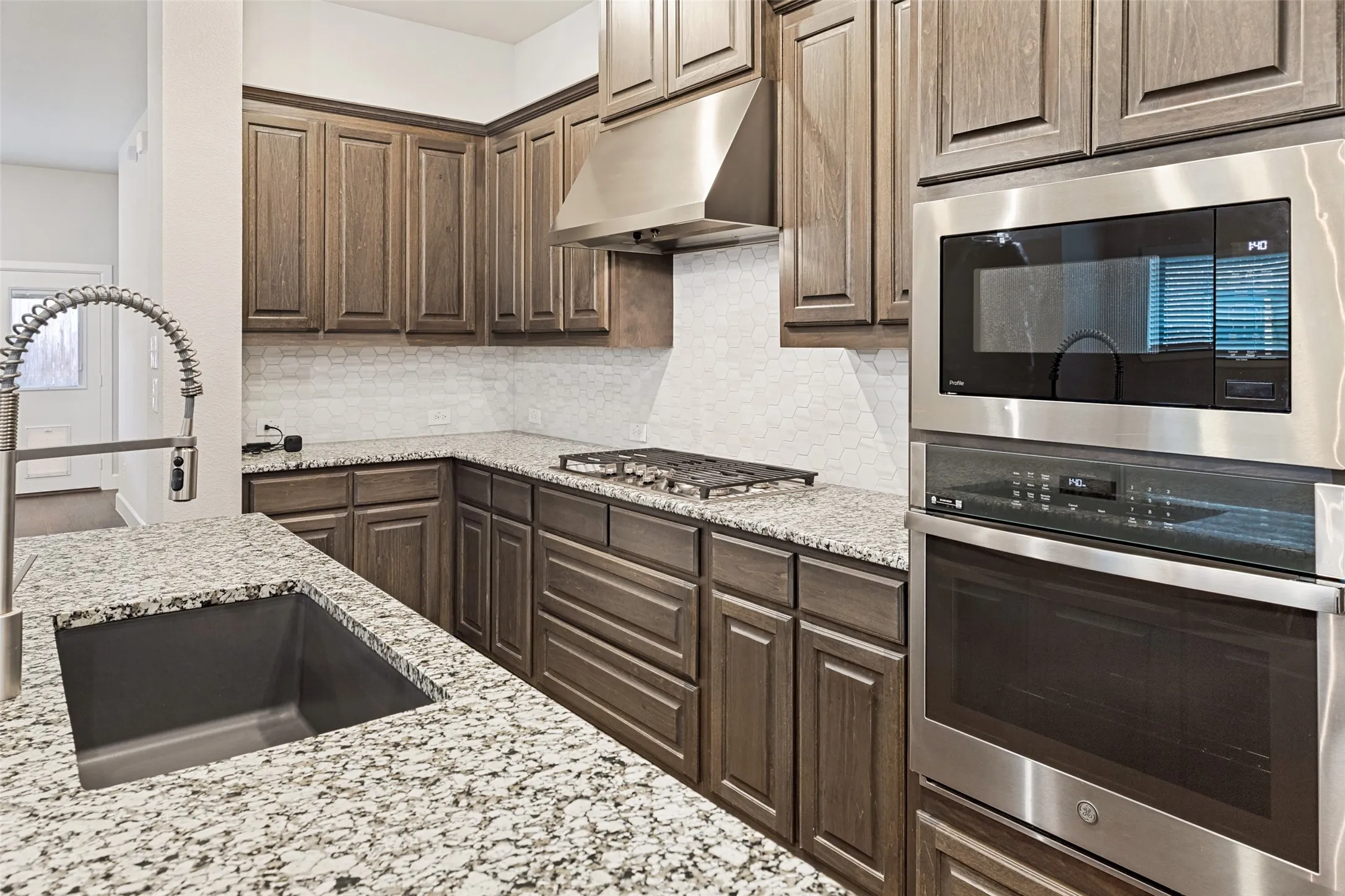 Upgraded kitchen features. Stainless steel appliances, granite counter, gas cooktop.