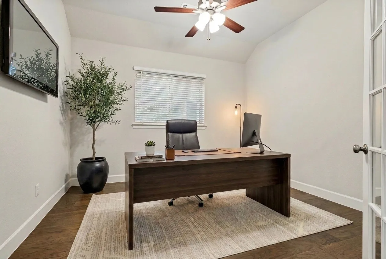 Office has been virtually staged