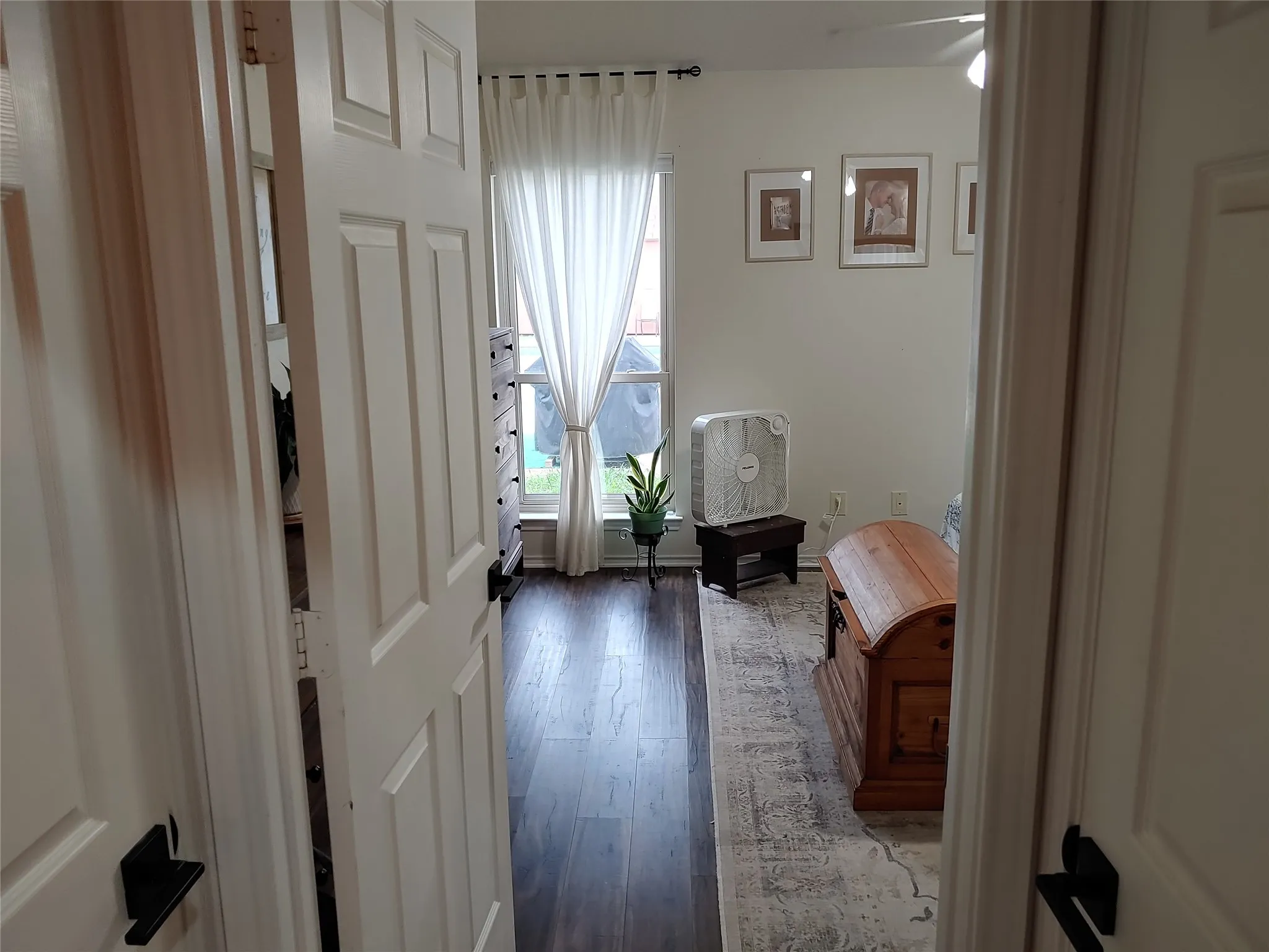 Entry way to primary bedroom.