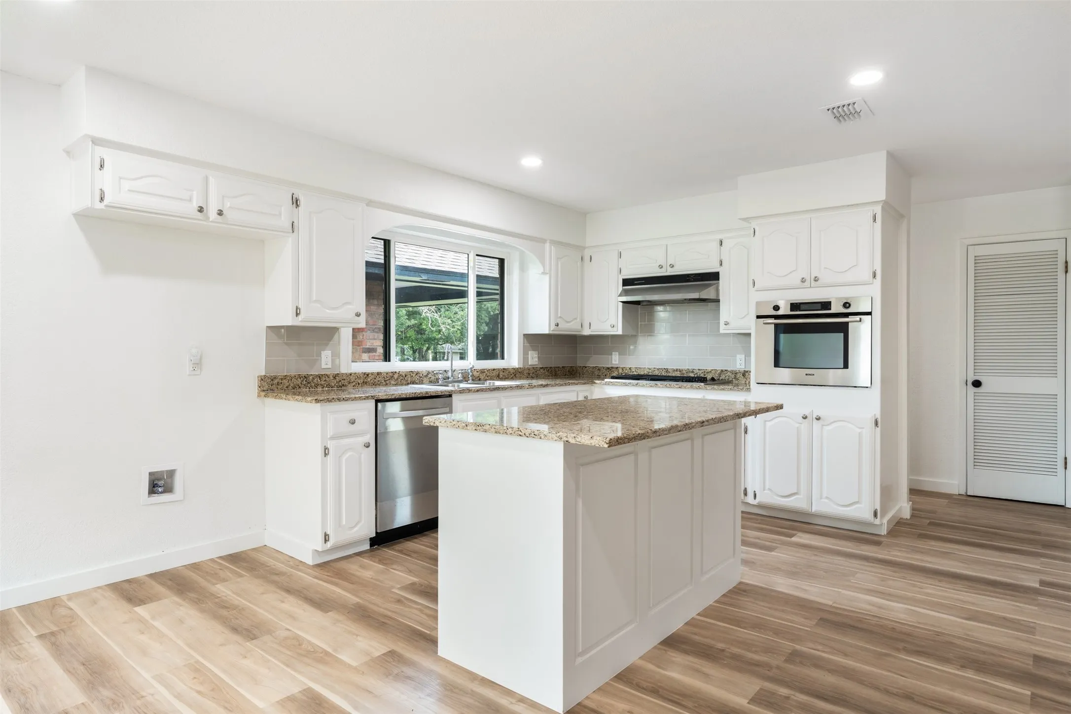 Single Family Residence For Sale in Mc Lennan County , 216 N Stovall Drive, Robinson, Texas 76706, 4 Bedrooms, 3 Bathrooms, Garage spaces, 2,349 Sqft, built in 1978, Price $699,000, mls#21288064, Real Estate Agent in Robinson, Homes For Sale in Mc Lennan county, Homes For Sale in Robinson, Realtor in Robinson Texas, Real Estate Brokerage Independent Realty Texas, Luminita Cordes Realtor