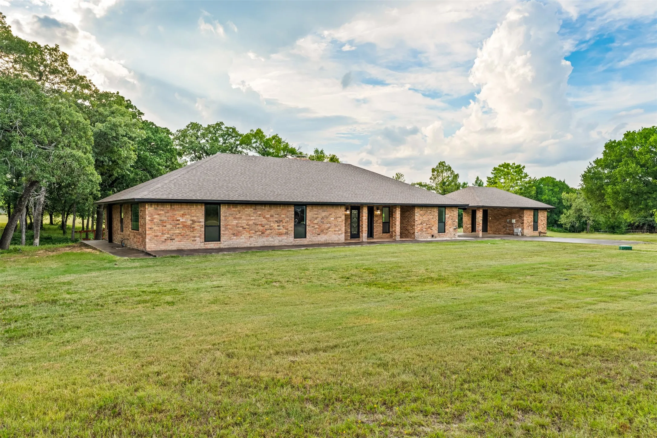 Single Family Residence For Sale in Mc Lennan County , 216 N Stovall Drive, Robinson, Texas 76706, 4 Bedrooms, 3 Bathrooms, Garage spaces, 2,349 Sqft, built in 1978, Price $699,000, mls#21288064, Real Estate Agent in Robinson, Homes For Sale in Mc Lennan county, Homes For Sale in Robinson, Realtor in Robinson Texas, Real Estate Brokerage Independent Realty Texas, Luminita Cordes Realtor