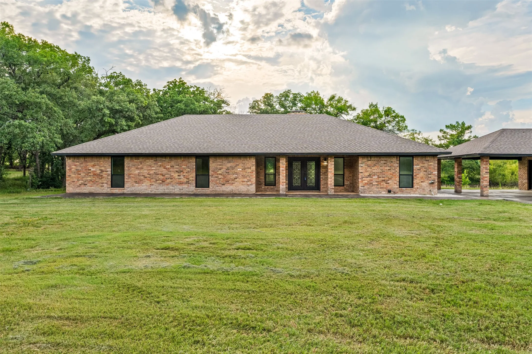 Single Family Residence For Sale in Mc Lennan County , 216 N Stovall Drive, Robinson, Texas 76706, 4 Bedrooms, 3 Bathrooms, Garage spaces, 2,349 Sqft, built in 1978, Price $699,000, mls#21288064, Real Estate Agent in Robinson, Homes For Sale in Mc Lennan county, Homes For Sale in Robinson, Realtor in Robinson Texas, Real Estate Brokerage Independent Realty Texas, Luminita Cordes Realtor