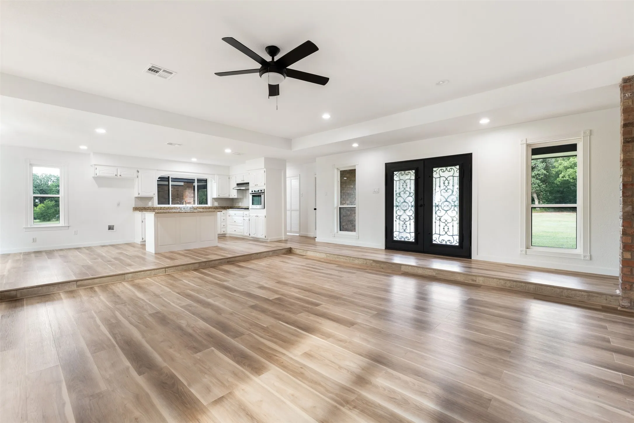 Single Family Residence For Sale in Mc Lennan County , 216 N Stovall Drive, Robinson, Texas 76706, 4 Bedrooms, 3 Bathrooms, Garage spaces, 2,349 Sqft, built in 1978, Price $699,000, mls#21288064, Real Estate Agent in Robinson, Homes For Sale in Mc Lennan county, Homes For Sale in Robinson, Realtor in Robinson Texas, Real Estate Brokerage Independent Realty Texas, Luminita Cordes Realtor