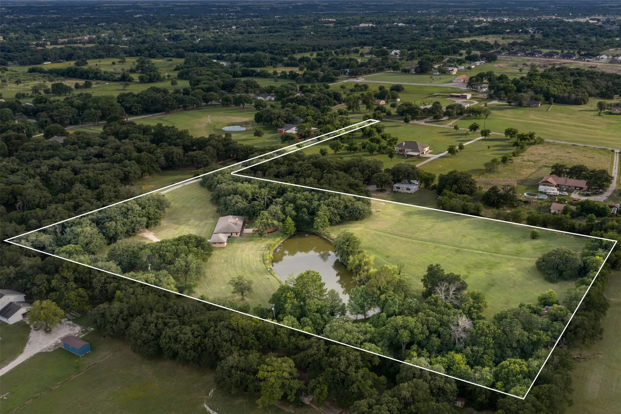Single Family Residence For Sale in Mc Lennan County , 216 N Stovall Drive, Robinson, Texas 76706, 4 Bedrooms, 3 Bathrooms, Garage spaces, 2,349 Sqft, built in 1978, Price $699,000, mls#21288064, Real Estate Agent in Robinson, Homes For Sale in Mc Lennan county, Homes For Sale in Robinson, Realtor in Robinson Texas, Real Estate Brokerage Independent Realty Texas, Luminita Cordes Realtor