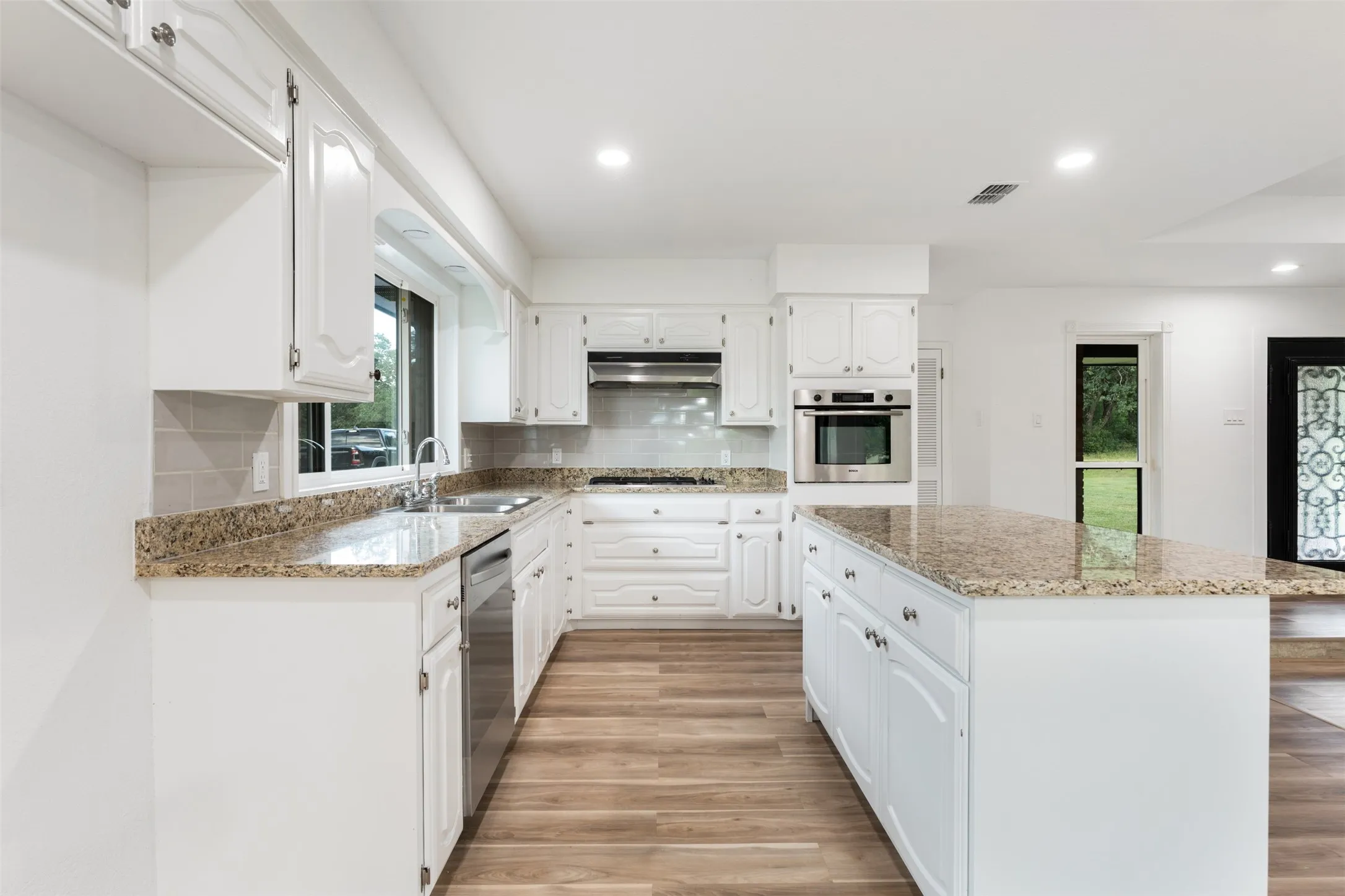Single Family Residence For Sale in Mc Lennan County , 216 N Stovall Drive, Robinson, Texas 76706, 4 Bedrooms, 3 Bathrooms, Garage spaces, 2,349 Sqft, built in 1978, Price $699,000, mls#21288064, Real Estate Agent in Robinson, Homes For Sale in Mc Lennan county, Homes For Sale in Robinson, Realtor in Robinson Texas, Real Estate Brokerage Independent Realty Texas, Luminita Cordes Realtor