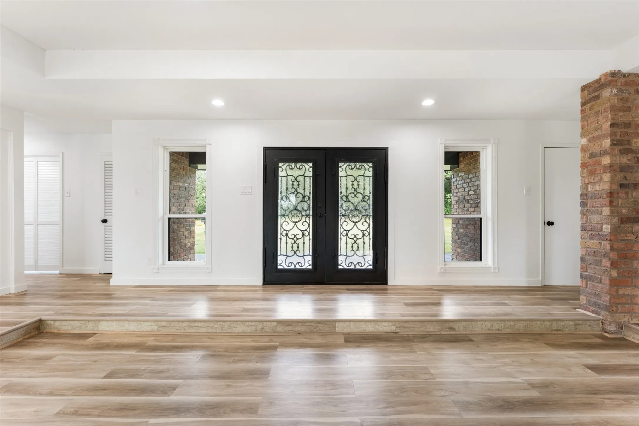 Single Family Residence For Sale in Mc Lennan County , 216 N Stovall Drive, Robinson, Texas 76706, 4 Bedrooms, 3 Bathrooms, Garage spaces, 2,349 Sqft, built in 1978, Price $699,000, mls#21288064, Real Estate Agent in Robinson, Homes For Sale in Mc Lennan county, Homes For Sale in Robinson, Realtor in Robinson Texas, Real Estate Brokerage Independent Realty Texas, Luminita Cordes Realtor