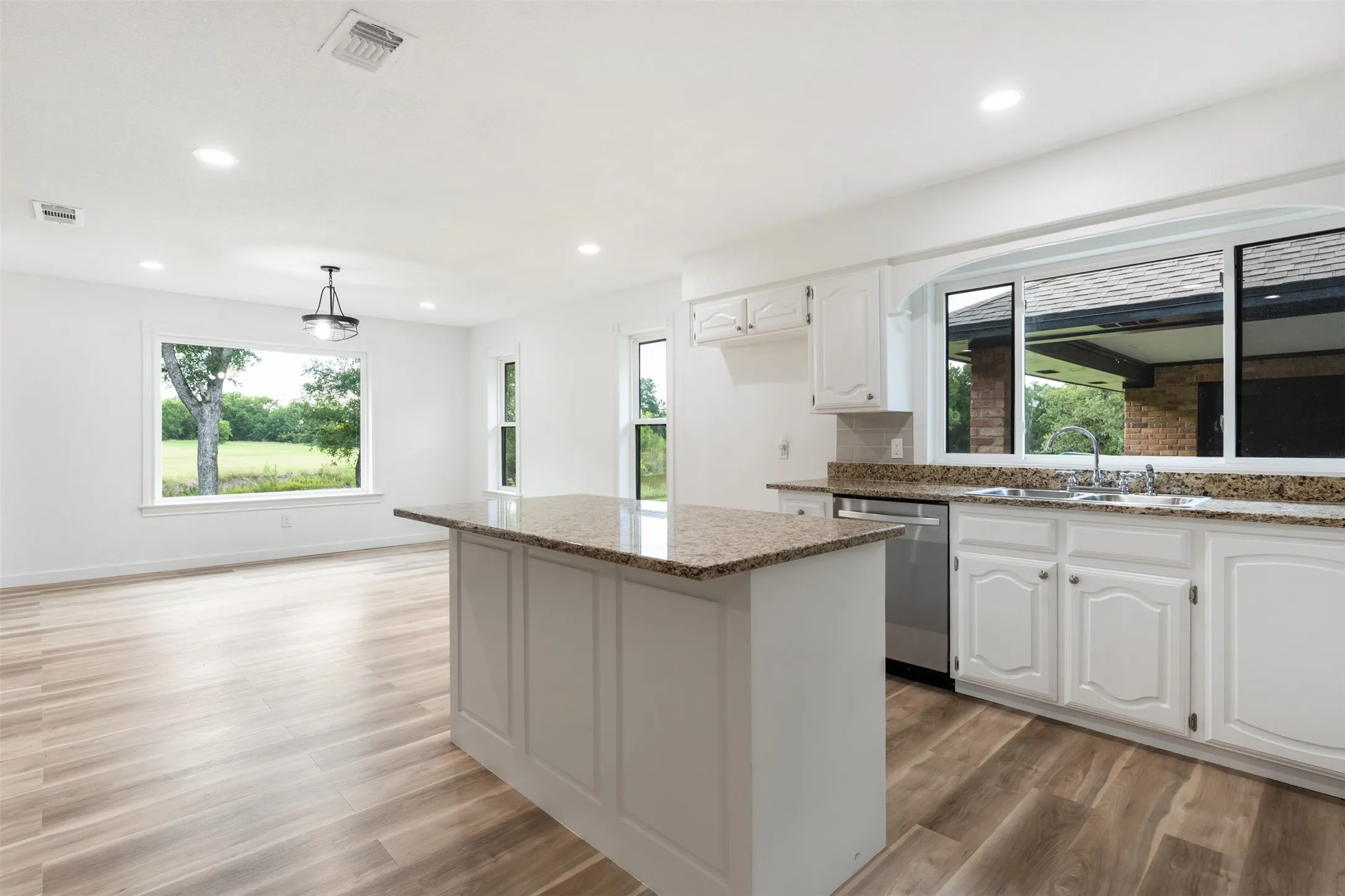 Single Family Residence For Sale in Mc Lennan County , 216 N Stovall Drive, Robinson, Texas 76706, 4 Bedrooms, 3 Bathrooms, Garage spaces, 2,349 Sqft, built in 1978, Price $699,000, mls#21288064, Real Estate Agent in Robinson, Homes For Sale in Mc Lennan county, Homes For Sale in Robinson, Realtor in Robinson Texas, Real Estate Brokerage Independent Realty Texas, Luminita Cordes Realtor