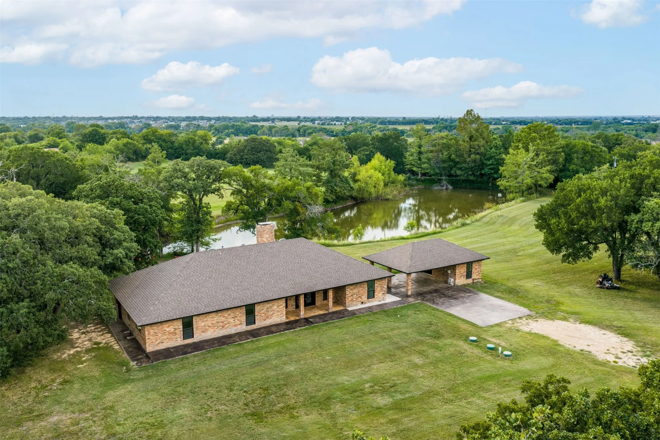 Single Family Residence For Sale in Mc Lennan County , 216 N Stovall Drive, Robinson, Texas 76706, 4 Bedrooms, 3 Bathrooms, Garage spaces, 2,349 Sqft, built in 1978, Price $699,000, mls#21288064, Real Estate Agent in Robinson, Homes For Sale in Mc Lennan county, Homes For Sale in Robinson, Realtor in Robinson Texas, Real Estate Brokerage Independent Realty Texas, Luminita Cordes Realtor