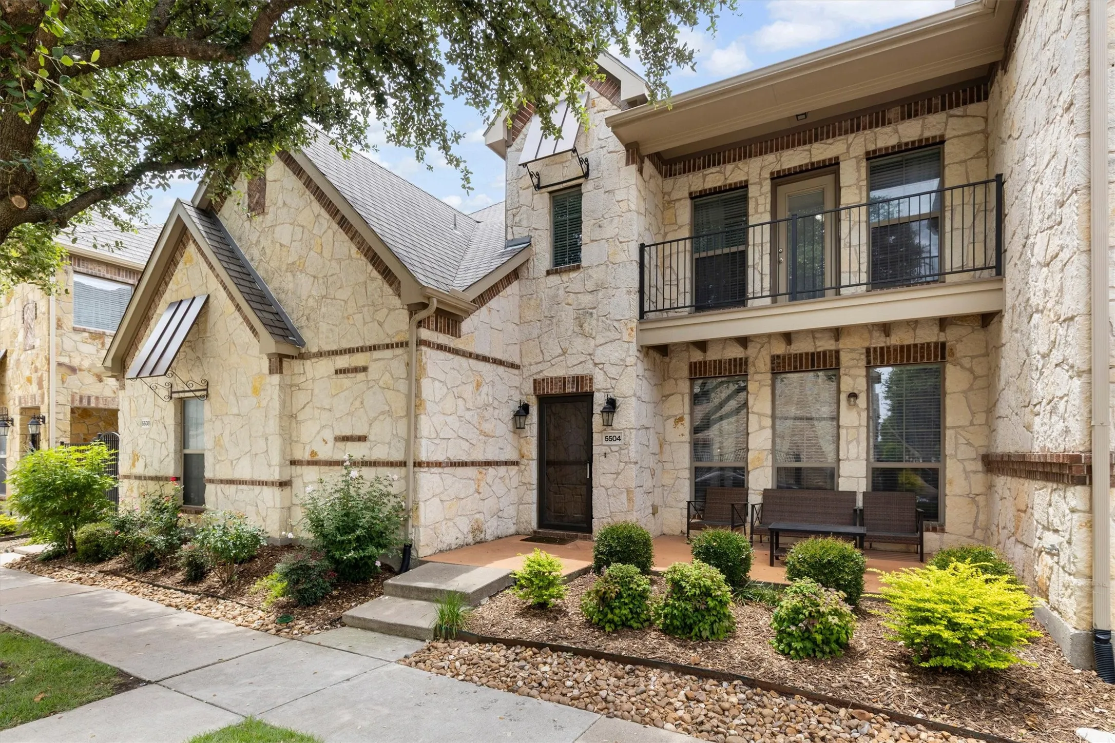 Townhouse For Sale in Collin County , 5504 Conch Train Road, Mc Kinney, Texas 75070, 2 Bedroom, 3 Bathroom, 2 Garage spaces, 1,688 Sqft, built in 2006, Price $339,999, mls#21294375, Real Estate Agent in Mc Kinney, Homes For Sale in Collin county, Homes For Sale in Mc Kinney, Realtor in Mc Kinney Texas, Real Estate Brokerage Independent Realty Texas, Luminita Cordes Realtor