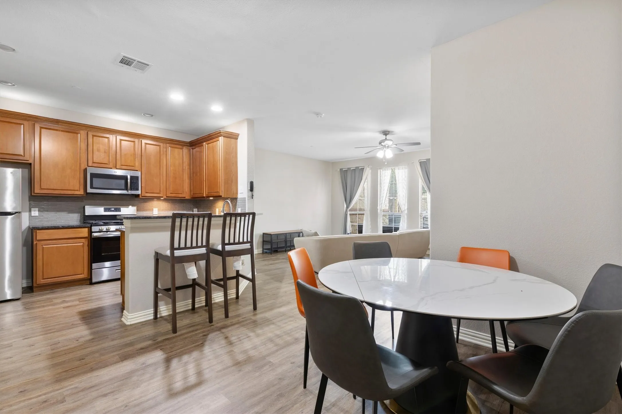 Townhouse For Sale in Collin County , 5504 Conch Train Road, Mc Kinney, Texas 75070, 2 Bedroom, 3 Bathroom, 2 Garage spaces, 1,688 Sqft, built in 2006, Price $339,999, mls#21294375, Real Estate Agent in Mc Kinney, Homes For Sale in Collin county, Homes For Sale in Mc Kinney, Realtor in Mc Kinney Texas, Real Estate Brokerage Independent Realty Texas, Luminita Cordes Realtor