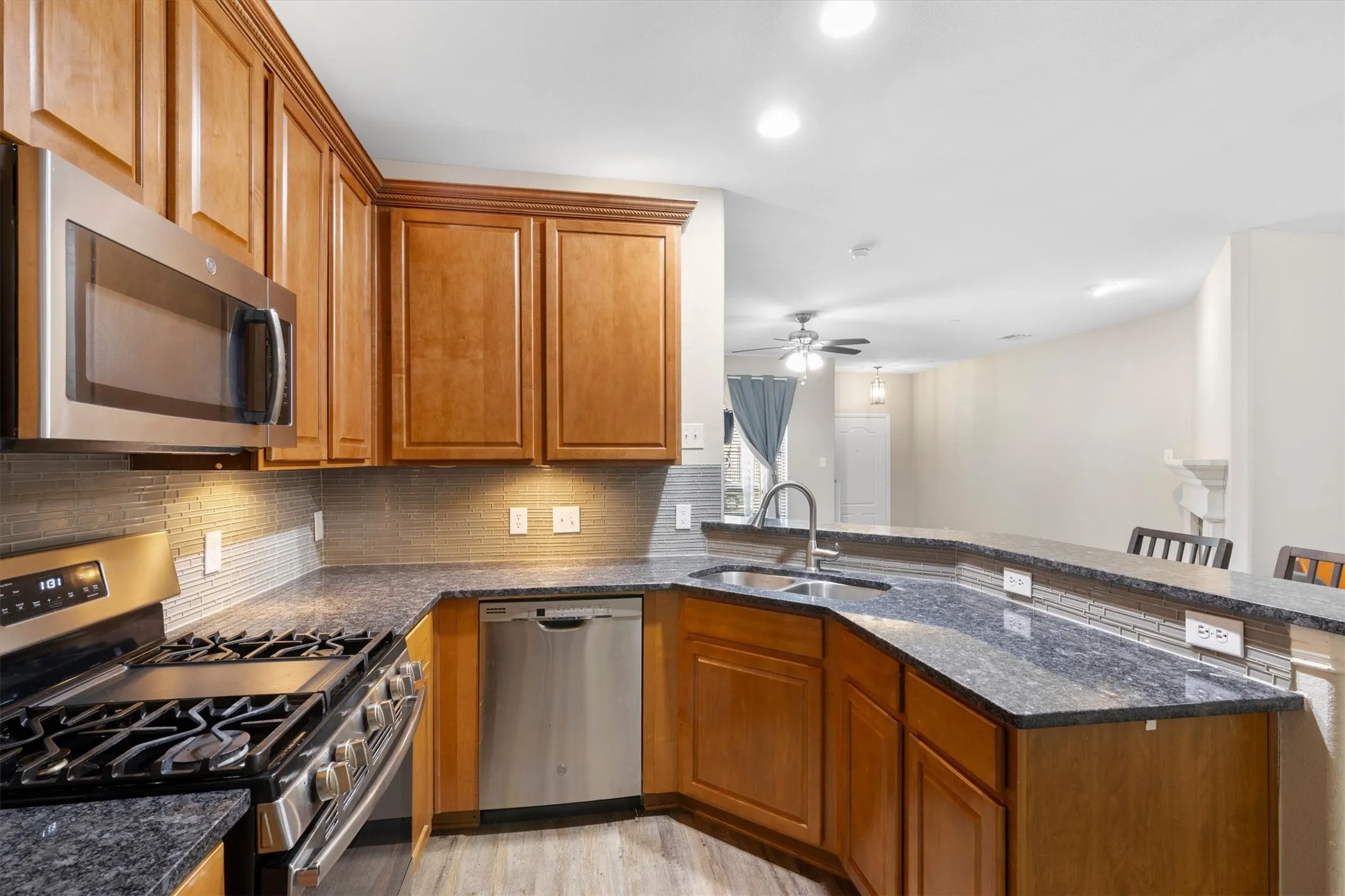 Townhouse For Sale in Collin County , 5504 Conch Train Road, Mc Kinney, Texas 75070, 2 Bedroom, 3 Bathroom, 2 Garage spaces, 1,688 Sqft, built in 2006, Price $339,999, mls#21294375, Real Estate Agent in Mc Kinney, Homes For Sale in Collin county, Homes For Sale in Mc Kinney, Realtor in Mc Kinney Texas, Real Estate Brokerage Independent Realty Texas, Luminita Cordes Realtor