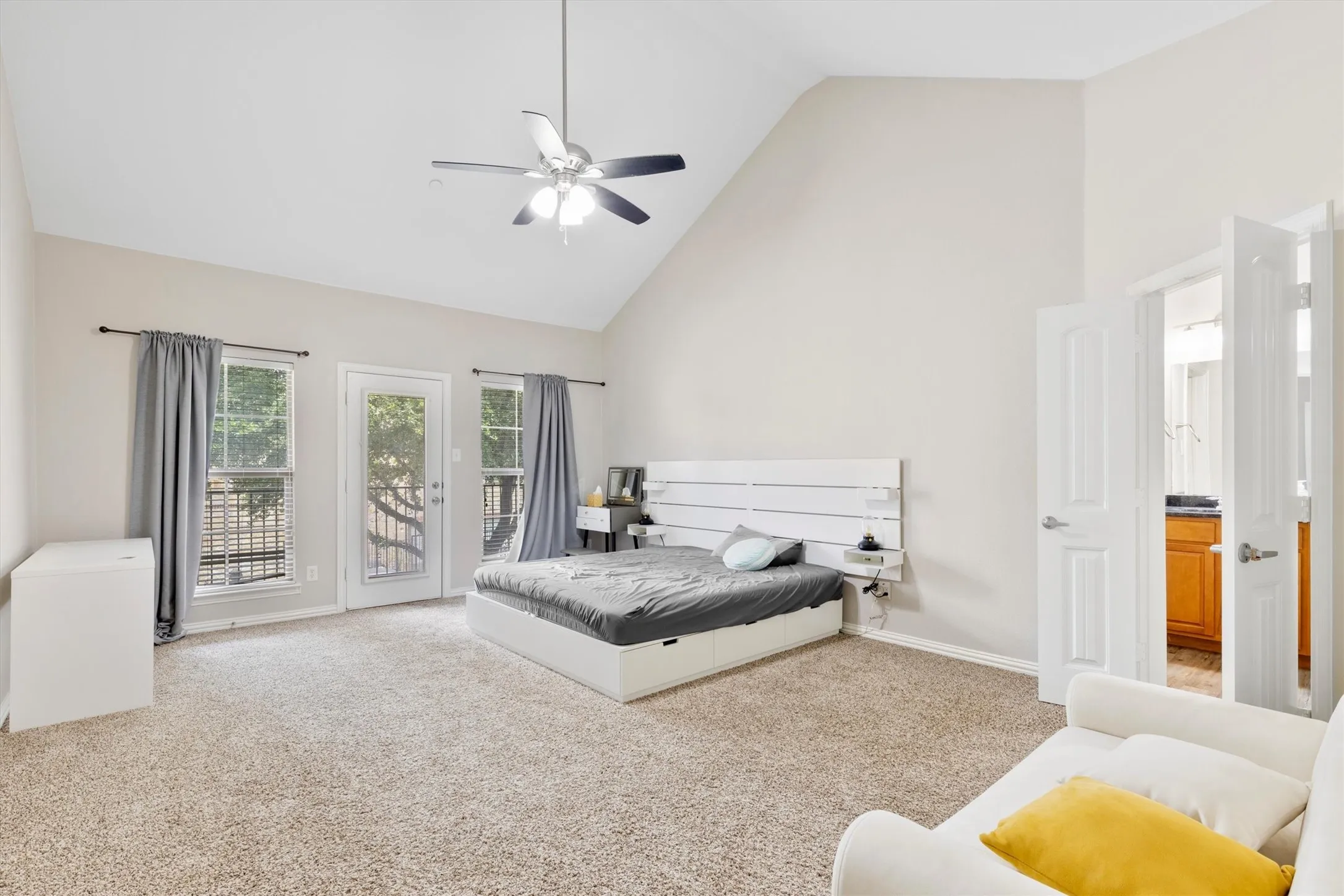 Townhouse For Sale in Collin County , 5504 Conch Train Road, Mc Kinney, Texas 75070, 2 Bedroom, 3 Bathroom, 2 Garage spaces, 1,688 Sqft, built in 2006, Price $339,999, mls#21294375, Real Estate Agent in Mc Kinney, Homes For Sale in Collin county, Homes For Sale in Mc Kinney, Realtor in Mc Kinney Texas, Real Estate Brokerage Independent Realty Texas, Luminita Cordes Realtor