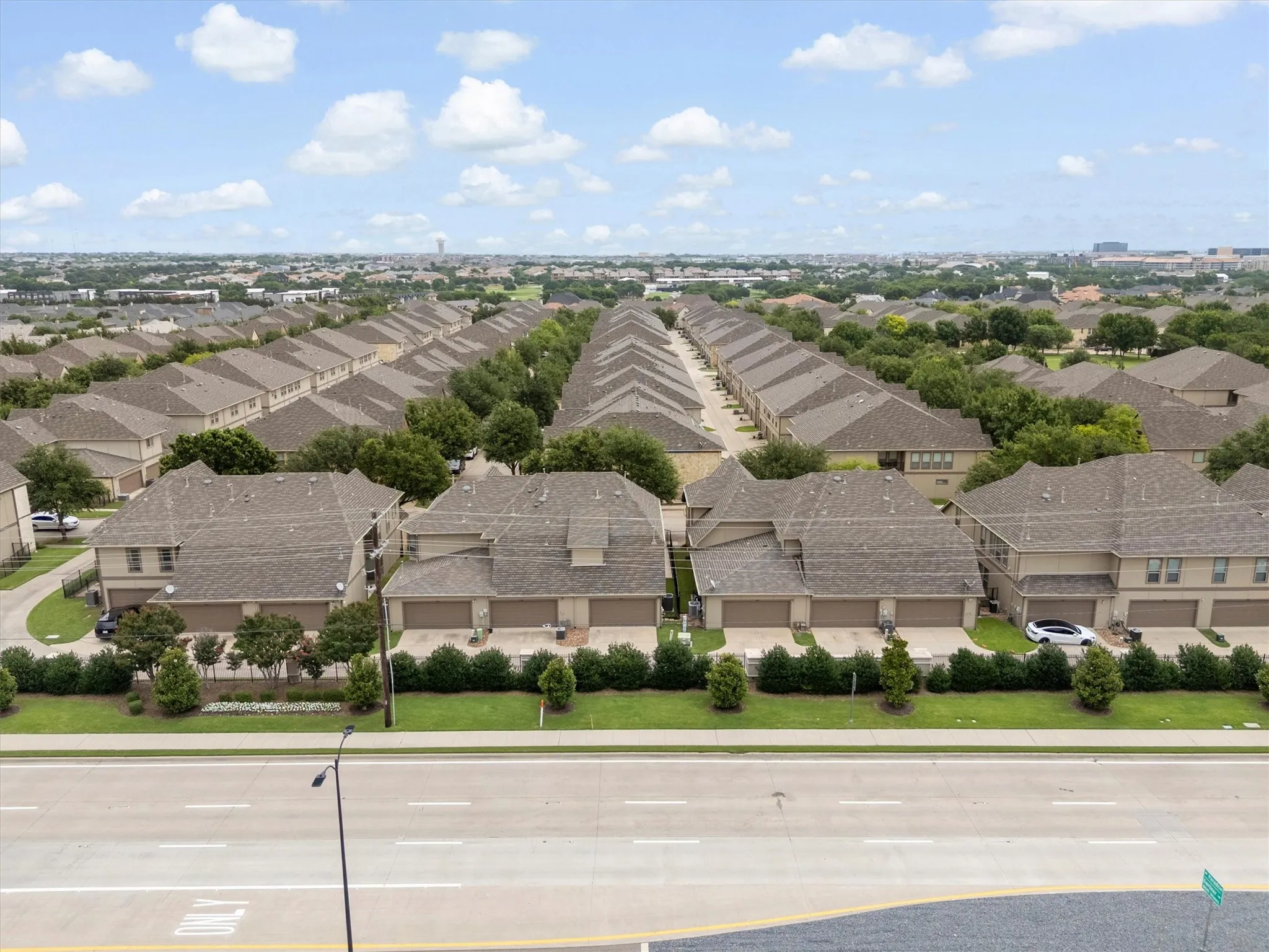 Townhouse For Sale in Collin County , 5504 Conch Train Road, Mc Kinney, Texas 75070, 2 Bedroom, 3 Bathroom, 2 Garage spaces, 1,688 Sqft, built in 2006, Price $339,999, mls#21294375, Real Estate Agent in Mc Kinney, Homes For Sale in Collin county, Homes For Sale in Mc Kinney, Realtor in Mc Kinney Texas, Real Estate Brokerage Independent Realty Texas, Luminita Cordes Realtor