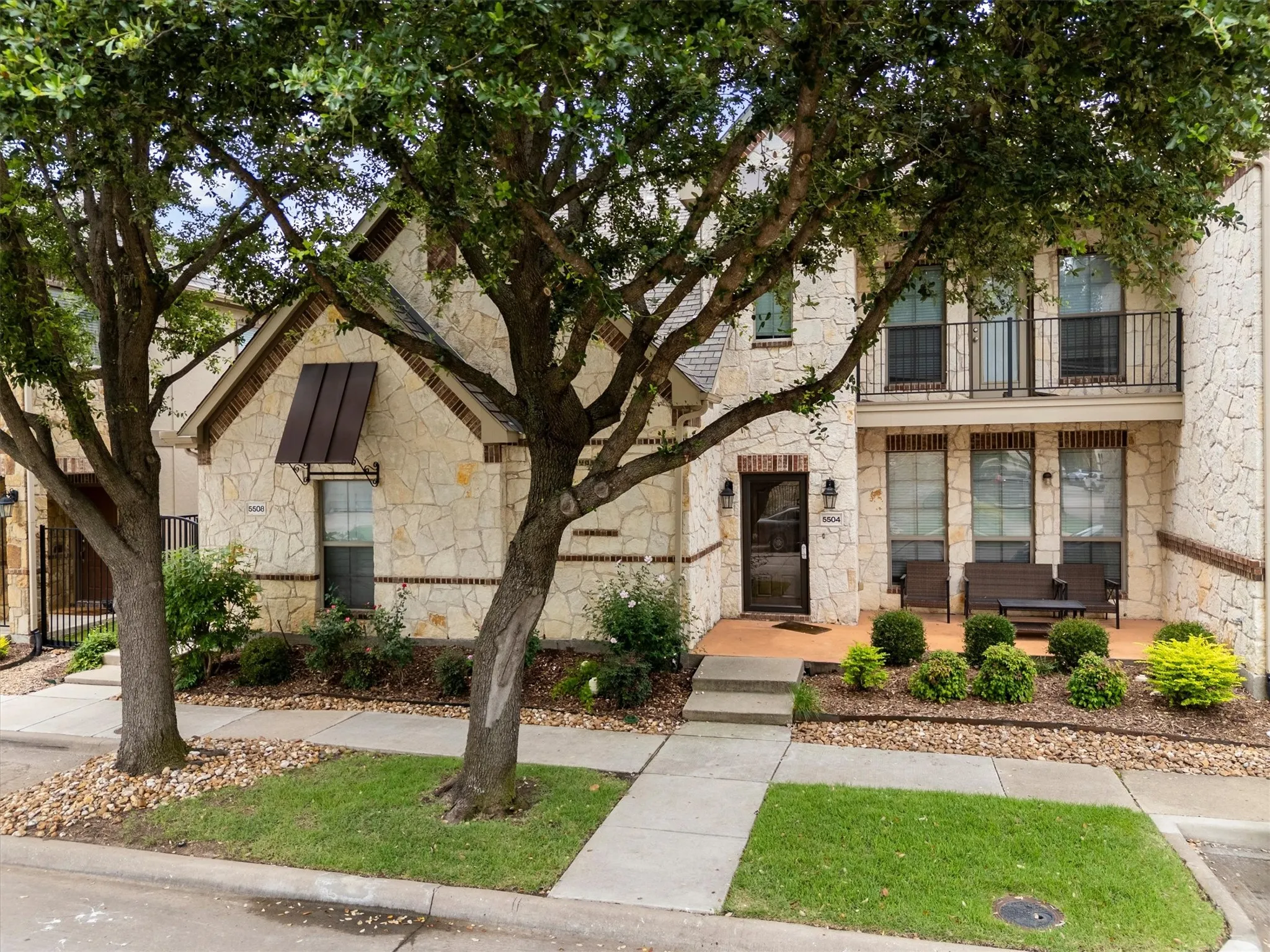 Townhouse For Sale in Collin County , 5504 Conch Train Road, Mc Kinney, Texas 75070, 2 Bedroom, 3 Bathroom, 2 Garage spaces, 1,688 Sqft, built in 2006, Price $339,999, mls#21294375, Real Estate Agent in Mc Kinney, Homes For Sale in Collin county, Homes For Sale in Mc Kinney, Realtor in Mc Kinney Texas, Real Estate Brokerage Independent Realty Texas, Luminita Cordes Realtor