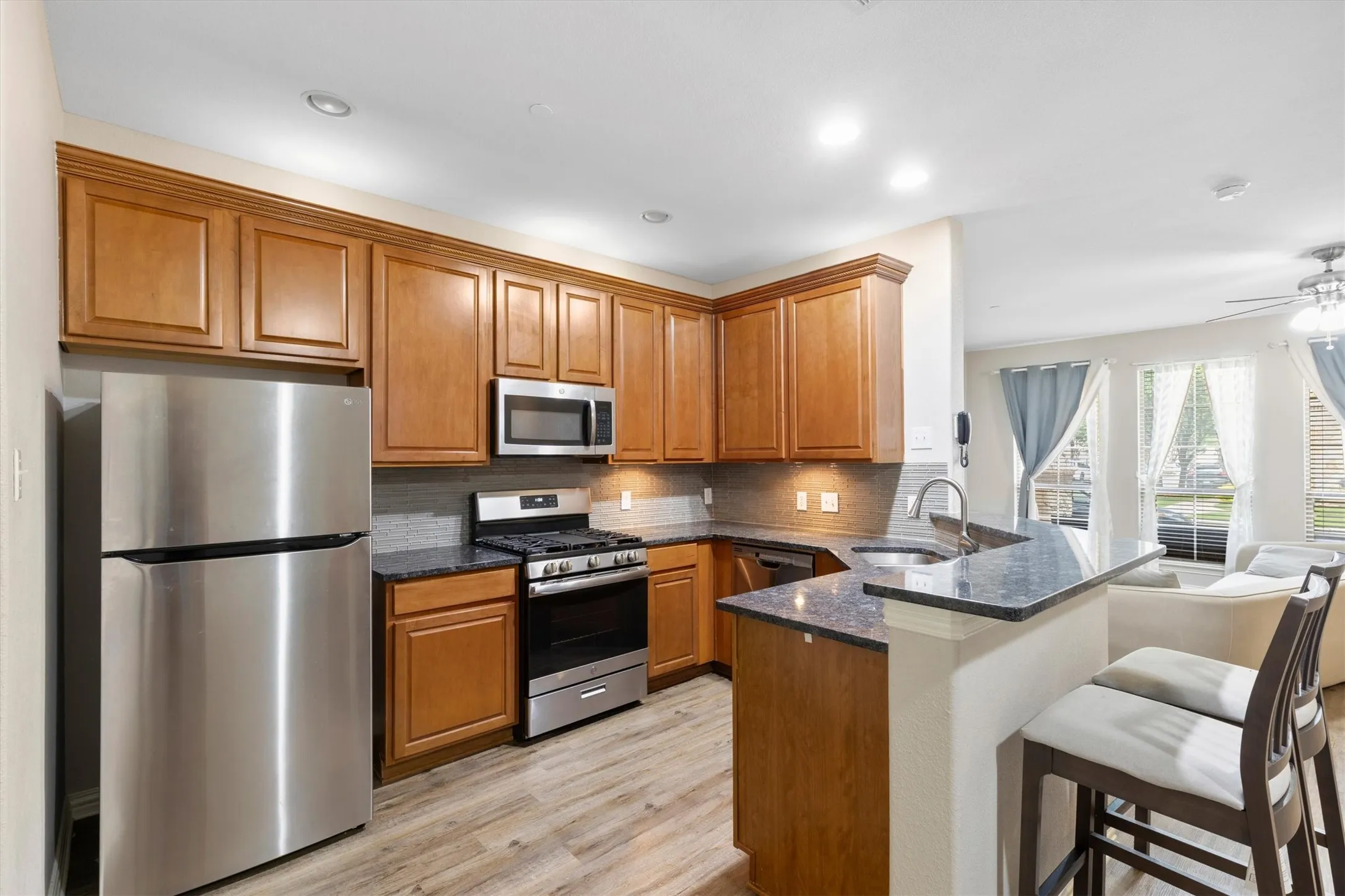 Townhouse For Sale in Collin County , 5504 Conch Train Road, Mc Kinney, Texas 75070, 2 Bedroom, 3 Bathroom, 2 Garage spaces, 1,688 Sqft, built in 2006, Price $339,999, mls#21294375, Real Estate Agent in Mc Kinney, Homes For Sale in Collin county, Homes For Sale in Mc Kinney, Realtor in Mc Kinney Texas, Real Estate Brokerage Independent Realty Texas, Luminita Cordes Realtor