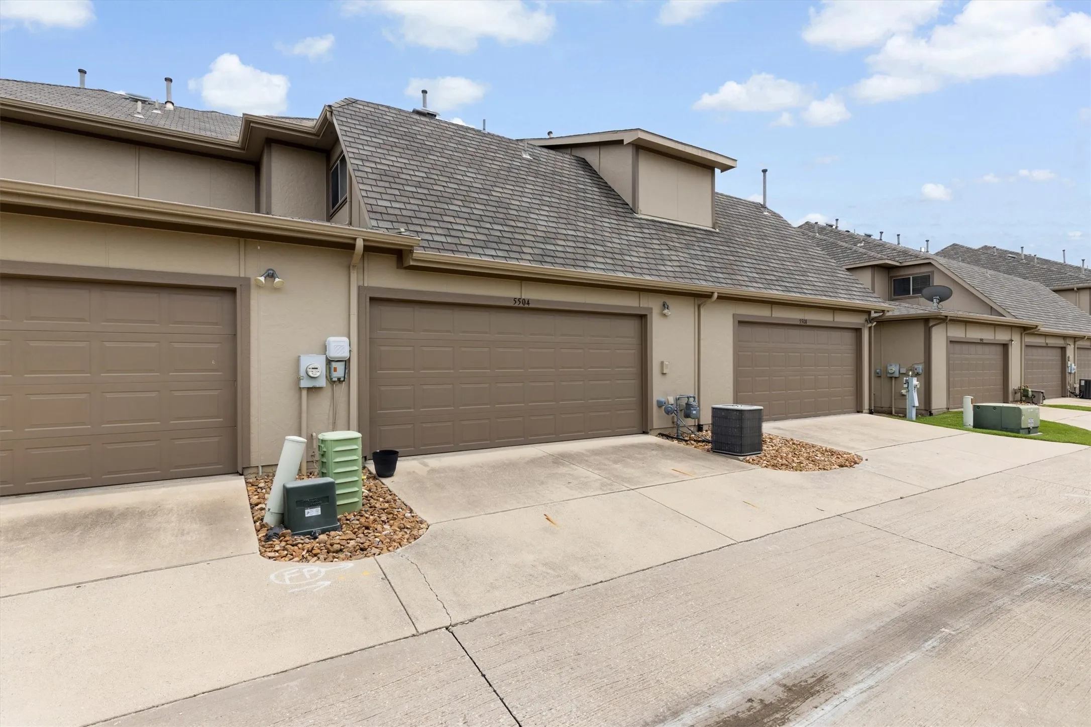 Townhouse For Sale in Collin County , 5504 Conch Train Road, Mc Kinney, Texas 75070, 2 Bedroom, 3 Bathroom, 2 Garage spaces, 1,688 Sqft, built in 2006, Price $339,999, mls#21294375, Real Estate Agent in Mc Kinney, Homes For Sale in Collin county, Homes For Sale in Mc Kinney, Realtor in Mc Kinney Texas, Real Estate Brokerage Independent Realty Texas, Luminita Cordes Realtor