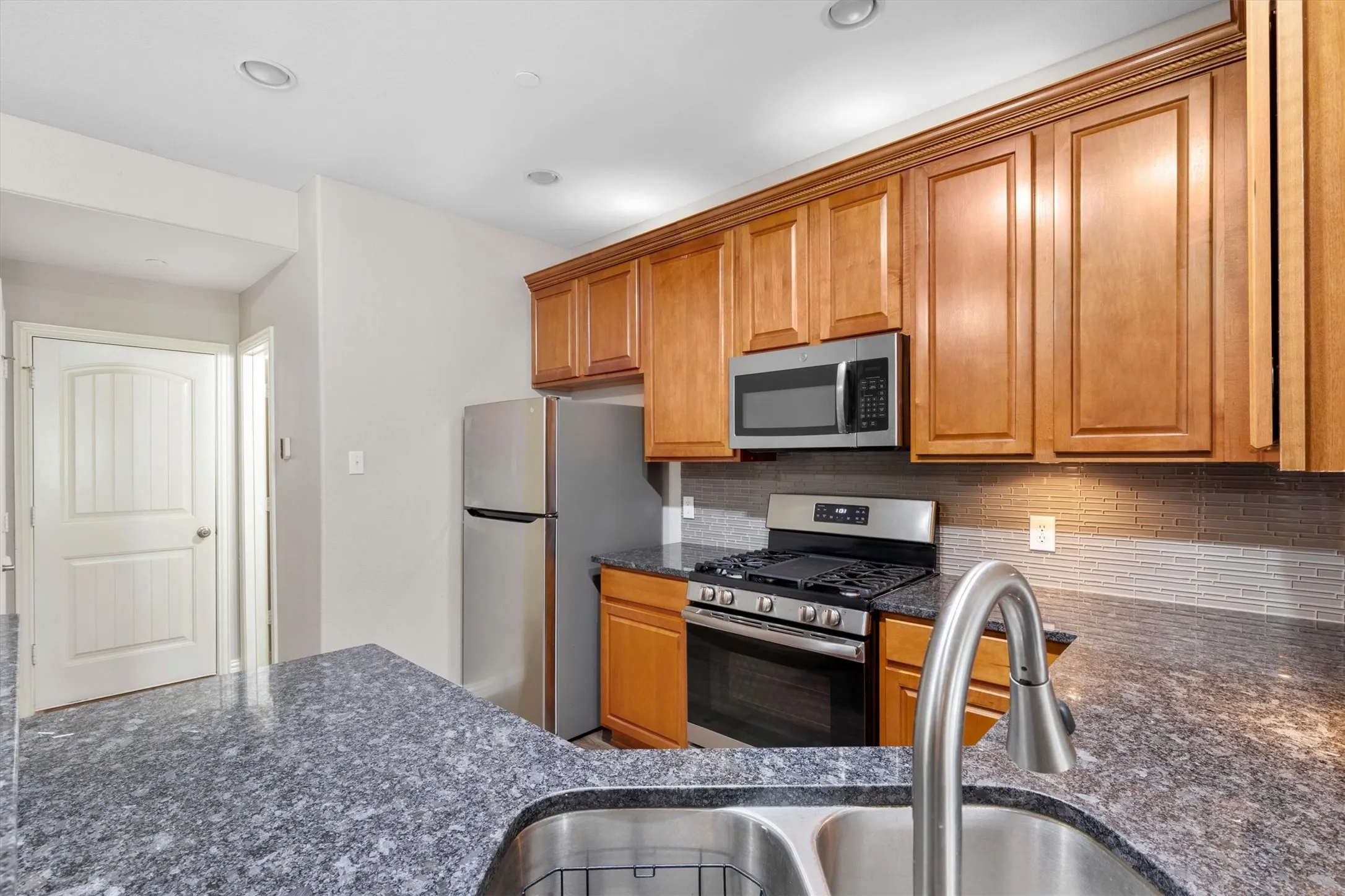 Townhouse For Sale in Collin County , 5504 Conch Train Road, Mc Kinney, Texas 75070, 2 Bedroom, 3 Bathroom, 2 Garage spaces, 1,688 Sqft, built in 2006, Price $339,999, mls#21294375, Real Estate Agent in Mc Kinney, Homes For Sale in Collin county, Homes For Sale in Mc Kinney, Realtor in Mc Kinney Texas, Real Estate Brokerage Independent Realty Texas, Luminita Cordes Realtor