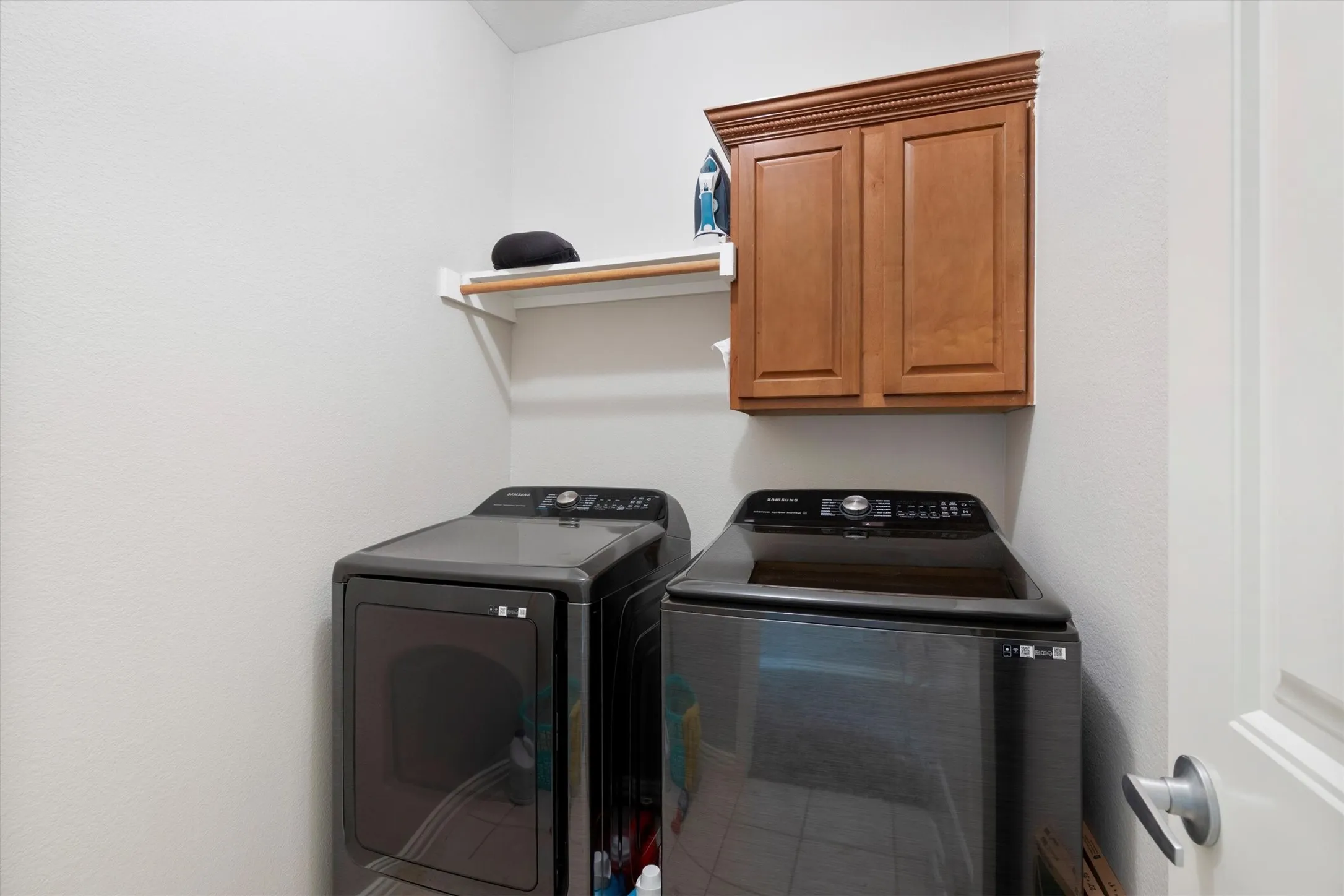 Townhouse For Sale in Collin County , 5504 Conch Train Road, Mc Kinney, Texas 75070, 2 Bedroom, 3 Bathroom, 2 Garage spaces, 1,688 Sqft, built in 2006, Price $339,999, mls#21294375, Real Estate Agent in Mc Kinney, Homes For Sale in Collin county, Homes For Sale in Mc Kinney, Realtor in Mc Kinney Texas, Real Estate Brokerage Independent Realty Texas, Luminita Cordes Realtor