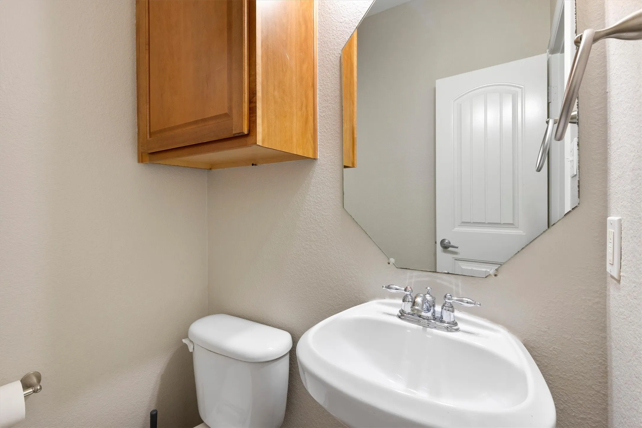 Townhouse For Sale in Collin County , 5504 Conch Train Road, Mc Kinney, Texas 75070, 2 Bedroom, 3 Bathroom, 2 Garage spaces, 1,688 Sqft, built in 2006, Price $339,999, mls#21294375, Real Estate Agent in Mc Kinney, Homes For Sale in Collin county, Homes For Sale in Mc Kinney, Realtor in Mc Kinney Texas, Real Estate Brokerage Independent Realty Texas, Luminita Cordes Realtor