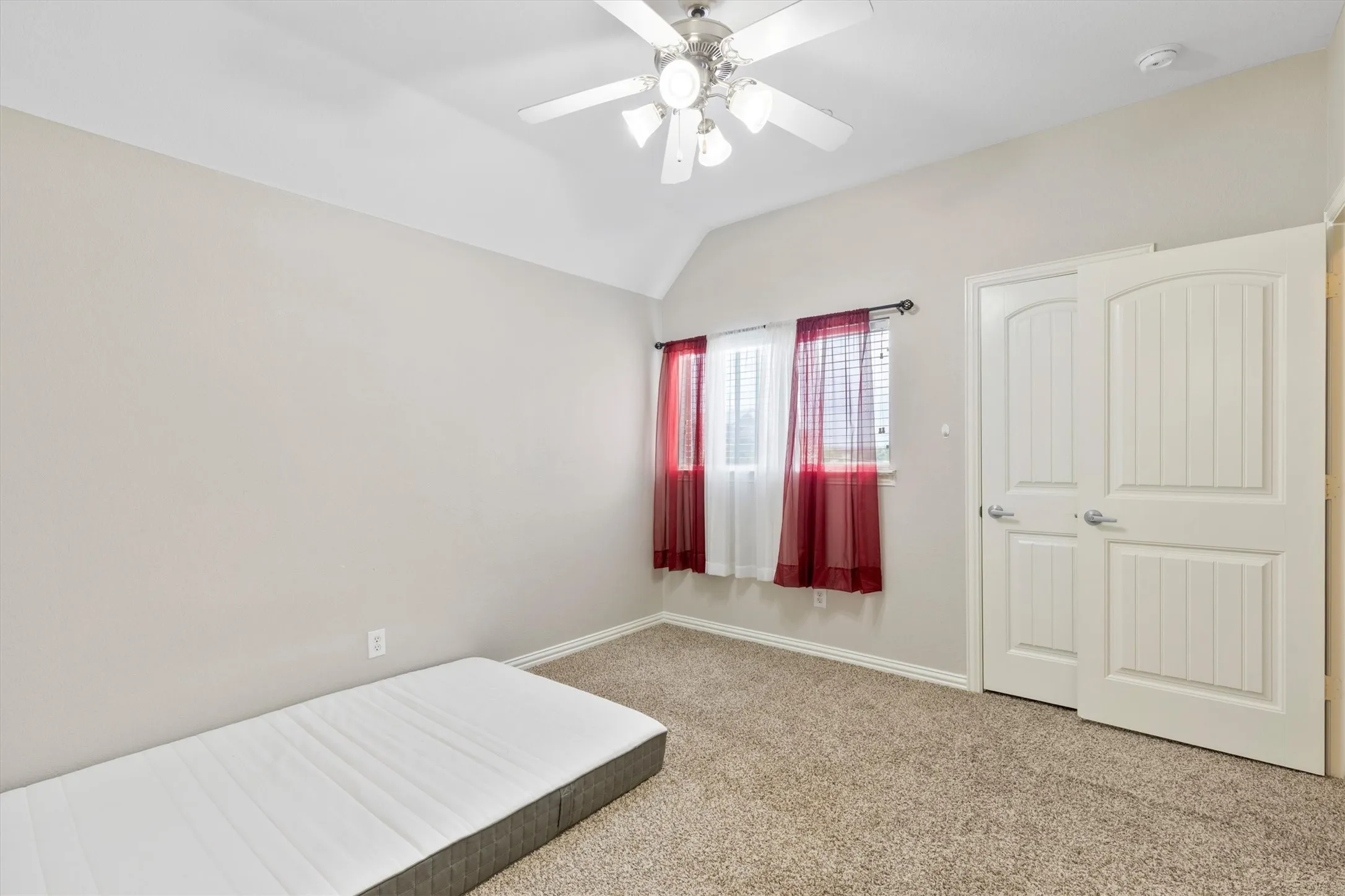 Townhouse For Sale in Collin County , 5504 Conch Train Road, Mc Kinney, Texas 75070, 2 Bedroom, 3 Bathroom, 2 Garage spaces, 1,688 Sqft, built in 2006, Price $339,999, mls#21294375, Real Estate Agent in Mc Kinney, Homes For Sale in Collin county, Homes For Sale in Mc Kinney, Realtor in Mc Kinney Texas, Real Estate Brokerage Independent Realty Texas, Luminita Cordes Realtor