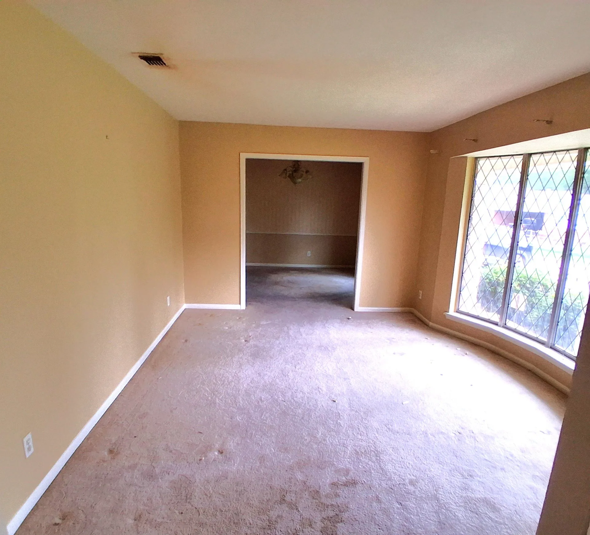 Single Family Residence For Sale in Bowie County , 901 Bluebird Lane, Wake Village, Texas 75501, 3 Bedroom, 2 Bathroom, 2 Garage spaces, 1,974 Sqft, built in 1960, mls#21293562, Real Estate Agent in Wake Village, Homes For Sale in Bowie county, Homes For Sale in Wake Village, Realtor in Wake Village Texas, Real Estate Brokerage Independent Realty Texas, Luminita Cordes Realtor