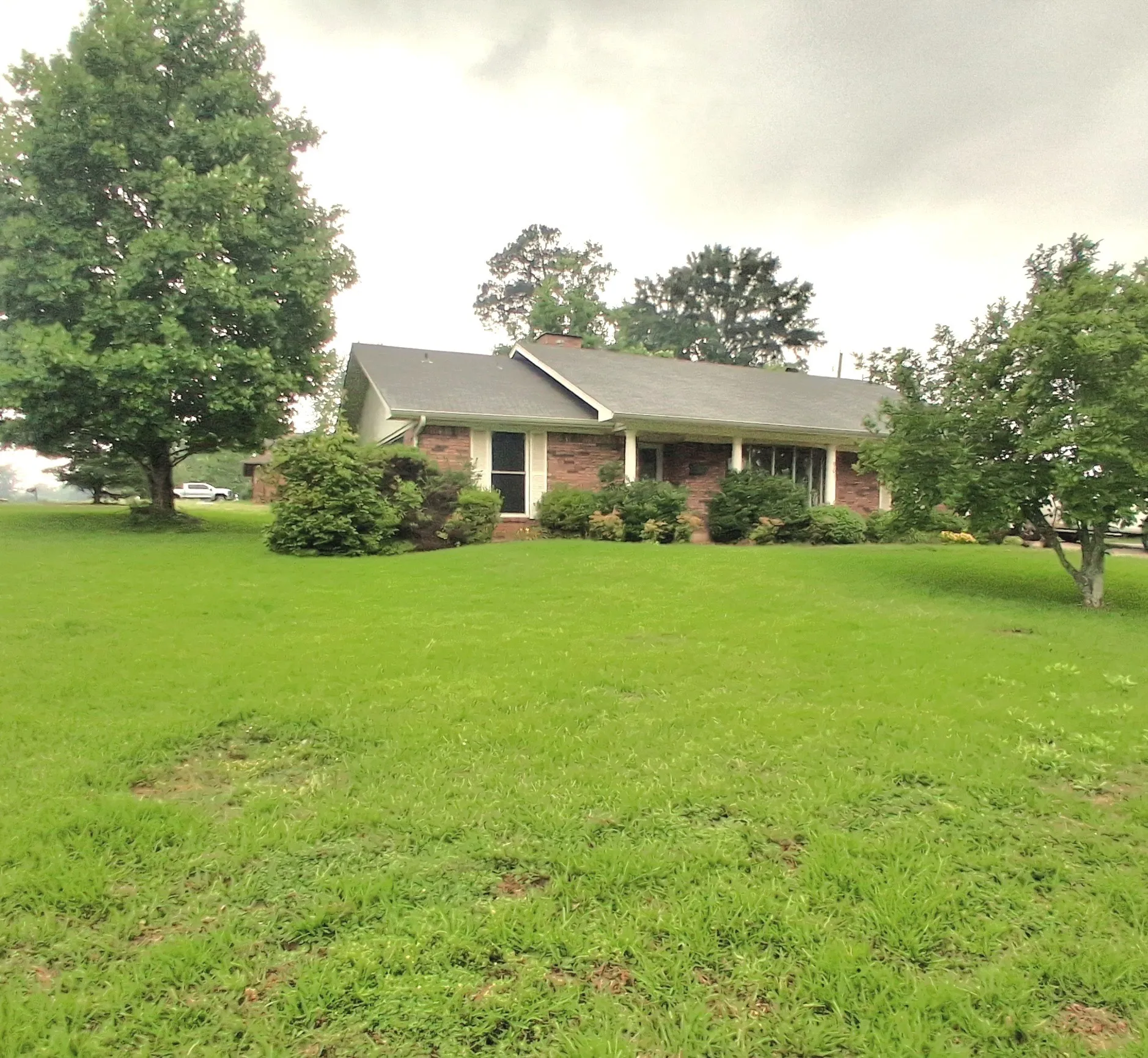 Single Family Residence For Sale in Bowie County , 901 Bluebird Lane, Wake Village, Texas 75501, 3 Bedroom, 2 Bathroom, 2 Garage spaces, 1,974 Sqft, built in 1960, mls#21293562, Real Estate Agent in Wake Village, Homes For Sale in Bowie county, Homes For Sale in Wake Village, Realtor in Wake Village Texas, Real Estate Brokerage Independent Realty Texas, Luminita Cordes Realtor